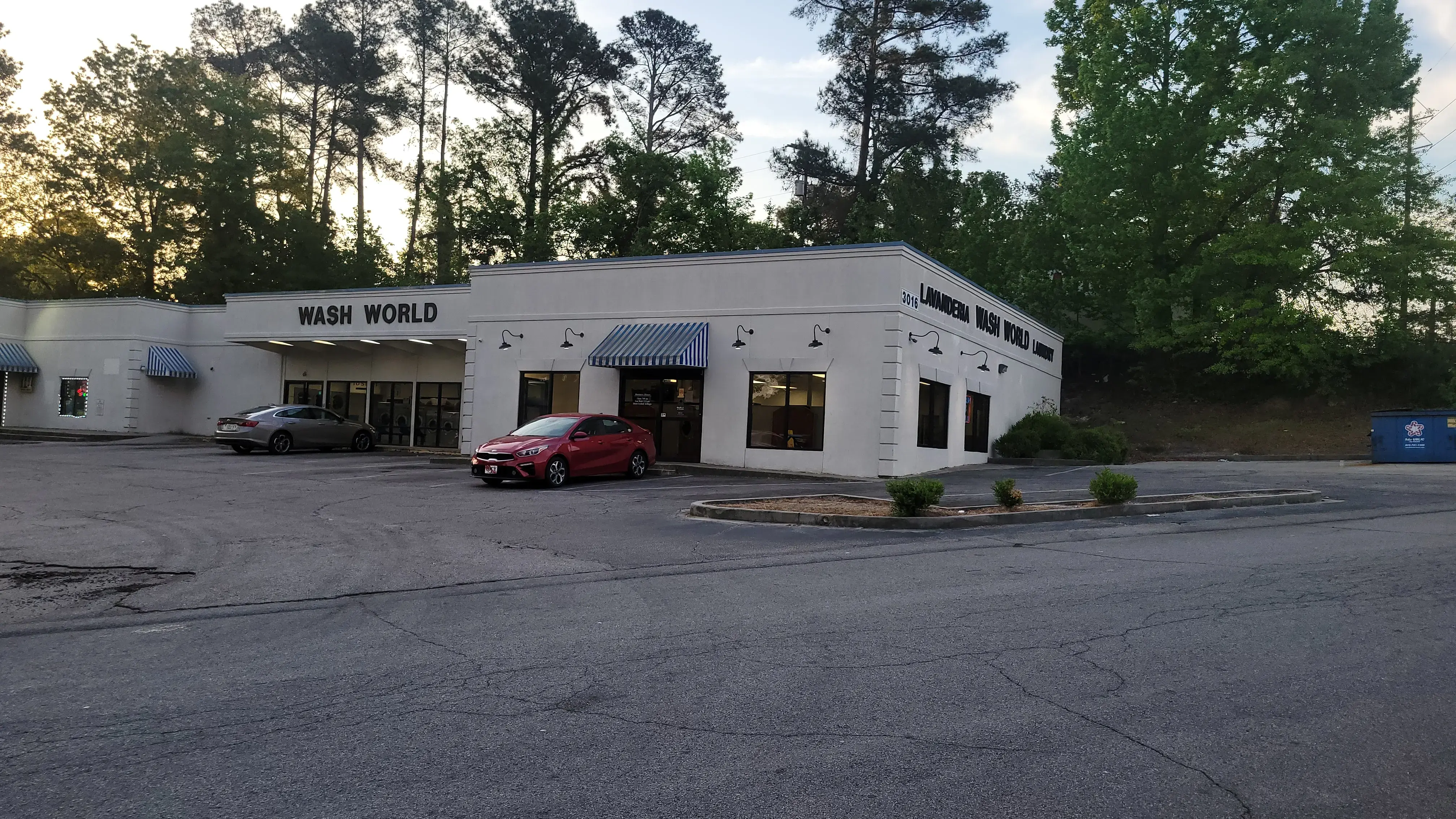 Wash World on Beltline - Image 9