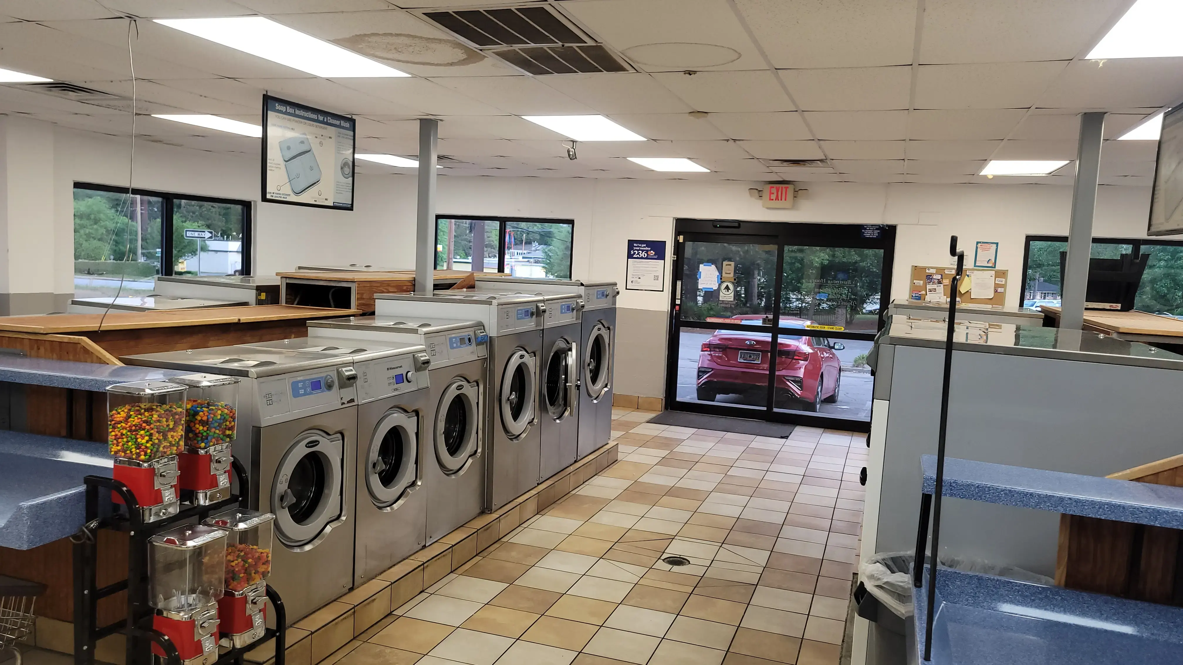 Wash World on Beltline thumbnail 11