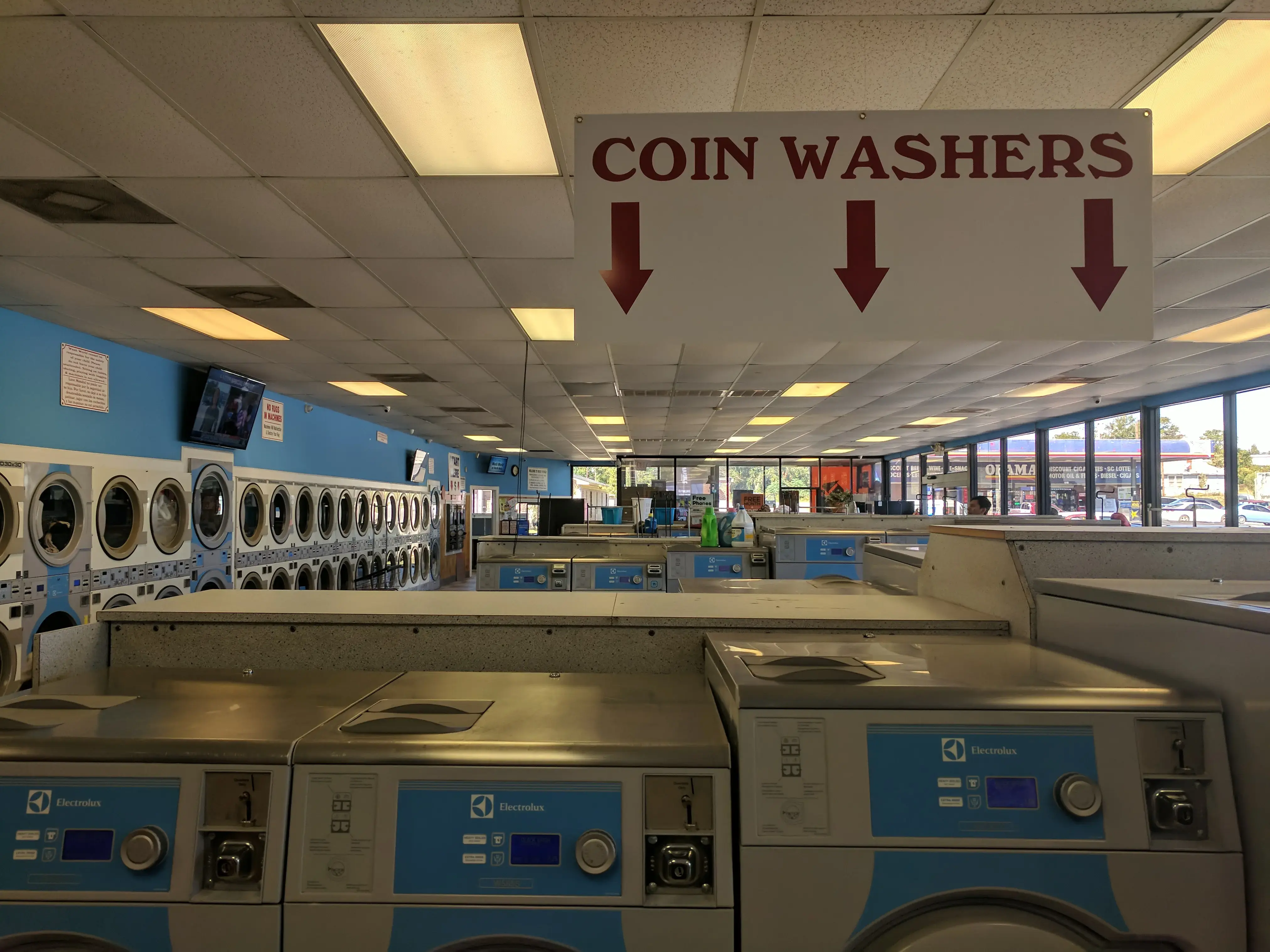 Wash World On North Main - Image 6