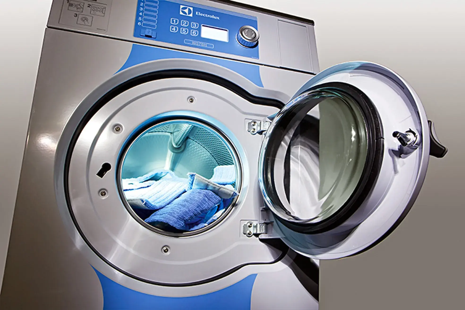 Wash World On North Main - Image 1