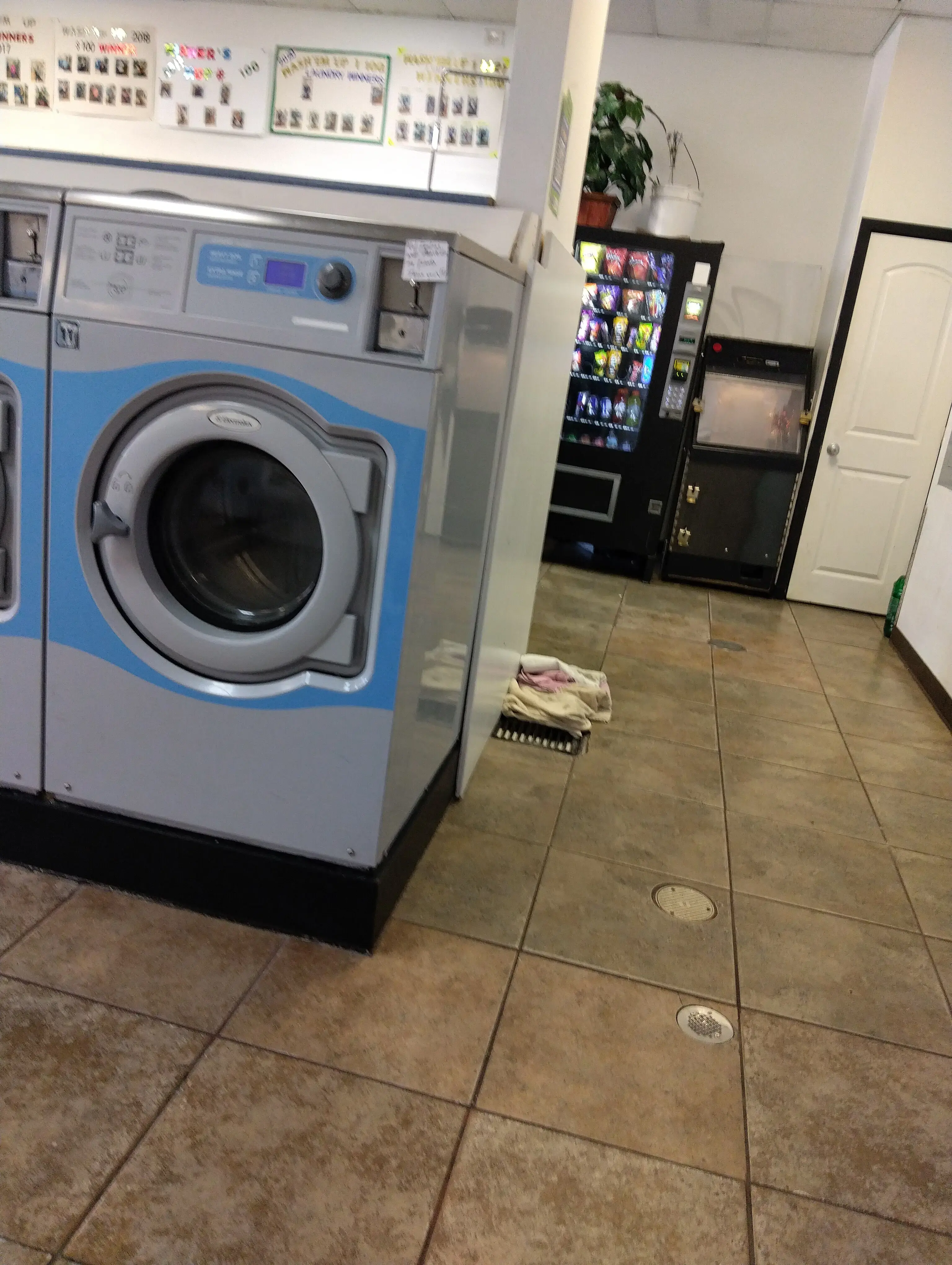 Wash'em Up Laundry #1 - Laundromat Denver - Image 2