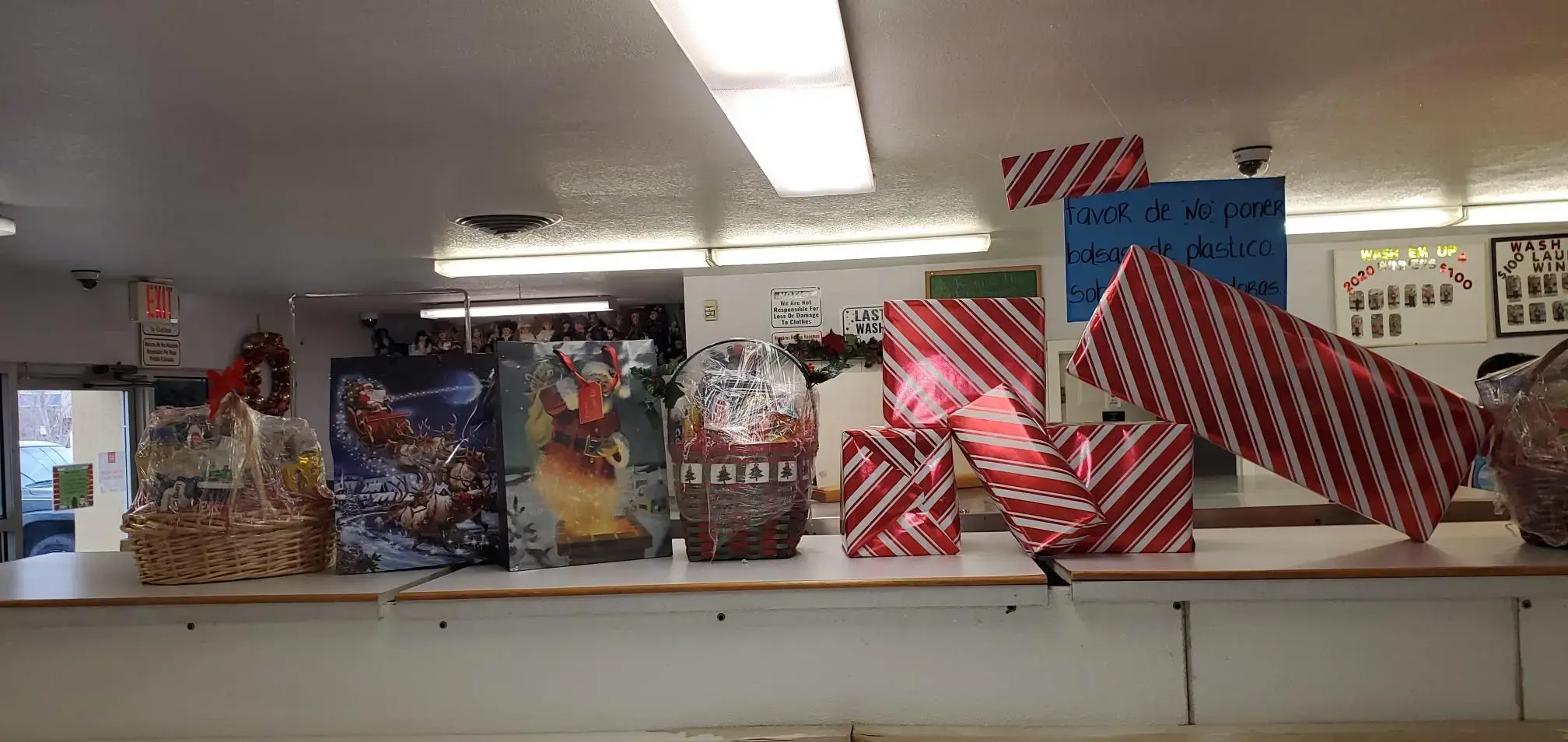 Wash'em Up Laundry #4 Laundromat Aurora thumbnail 20