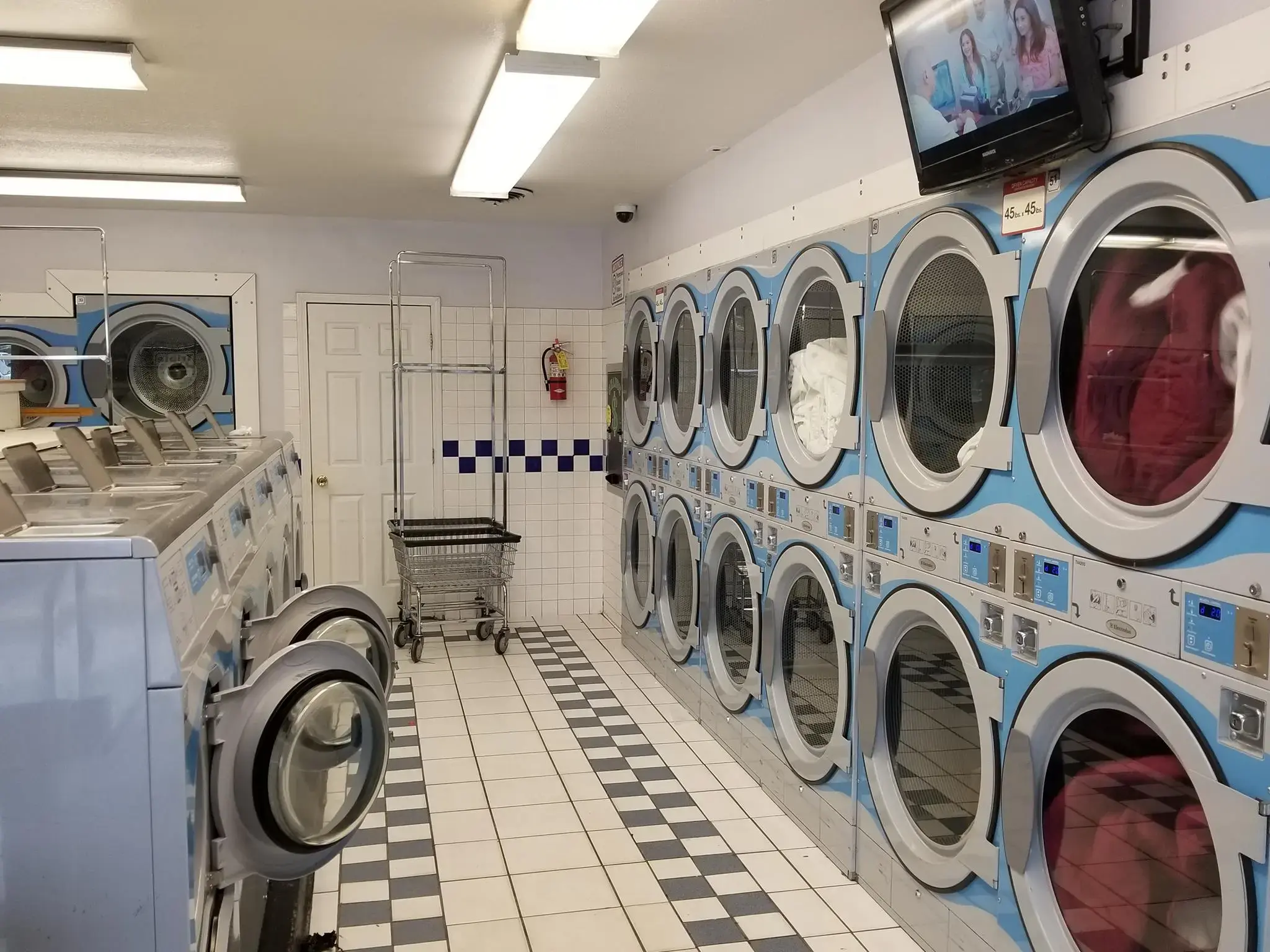 Wash'em Up Laundry #4 Laundromat Aurora thumbnail 1