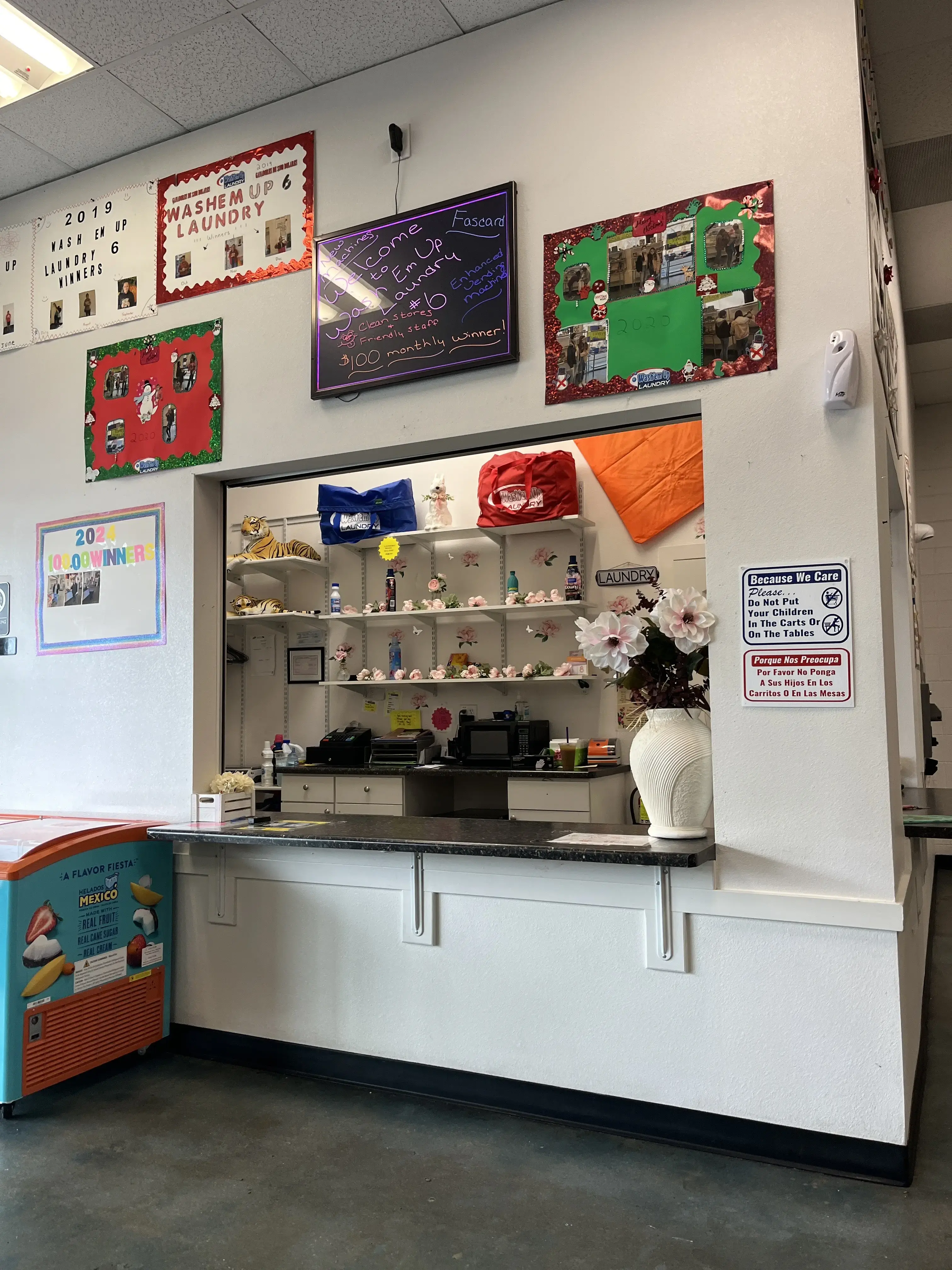 Wash'em Up Laundry #6 - Laundromat Aurora - Image 4