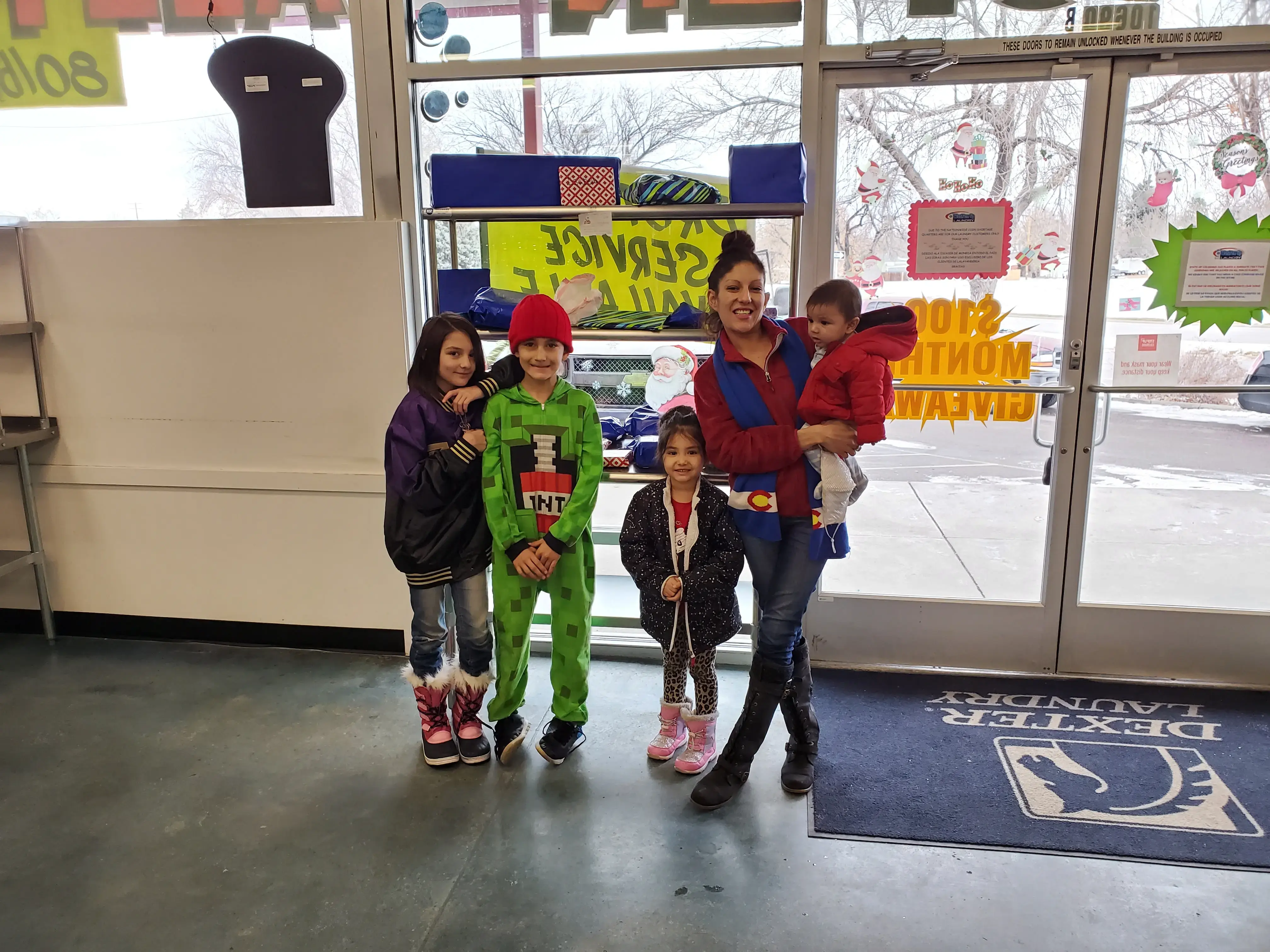 Wash'em Up Laundry #6 - Laundromat Aurora - Image 16