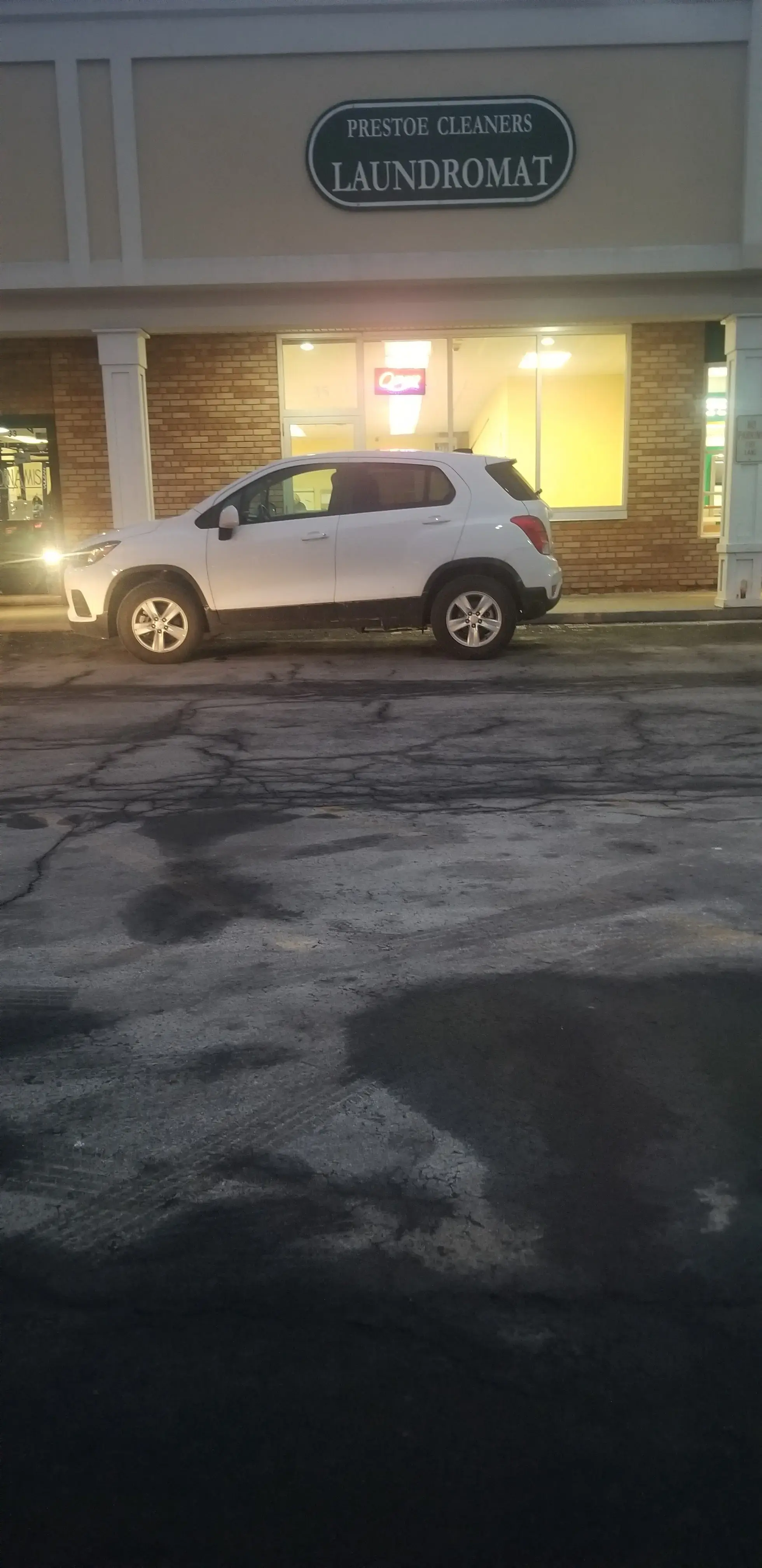 Washhaus Laundromat - Image 11