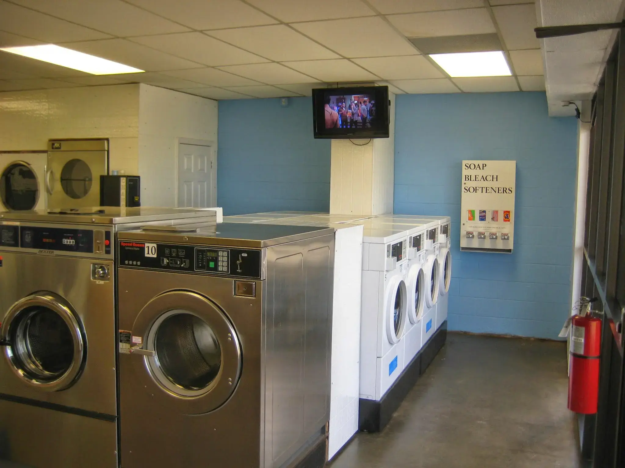 Washin Golden Springs Coin Laundry - Image 19