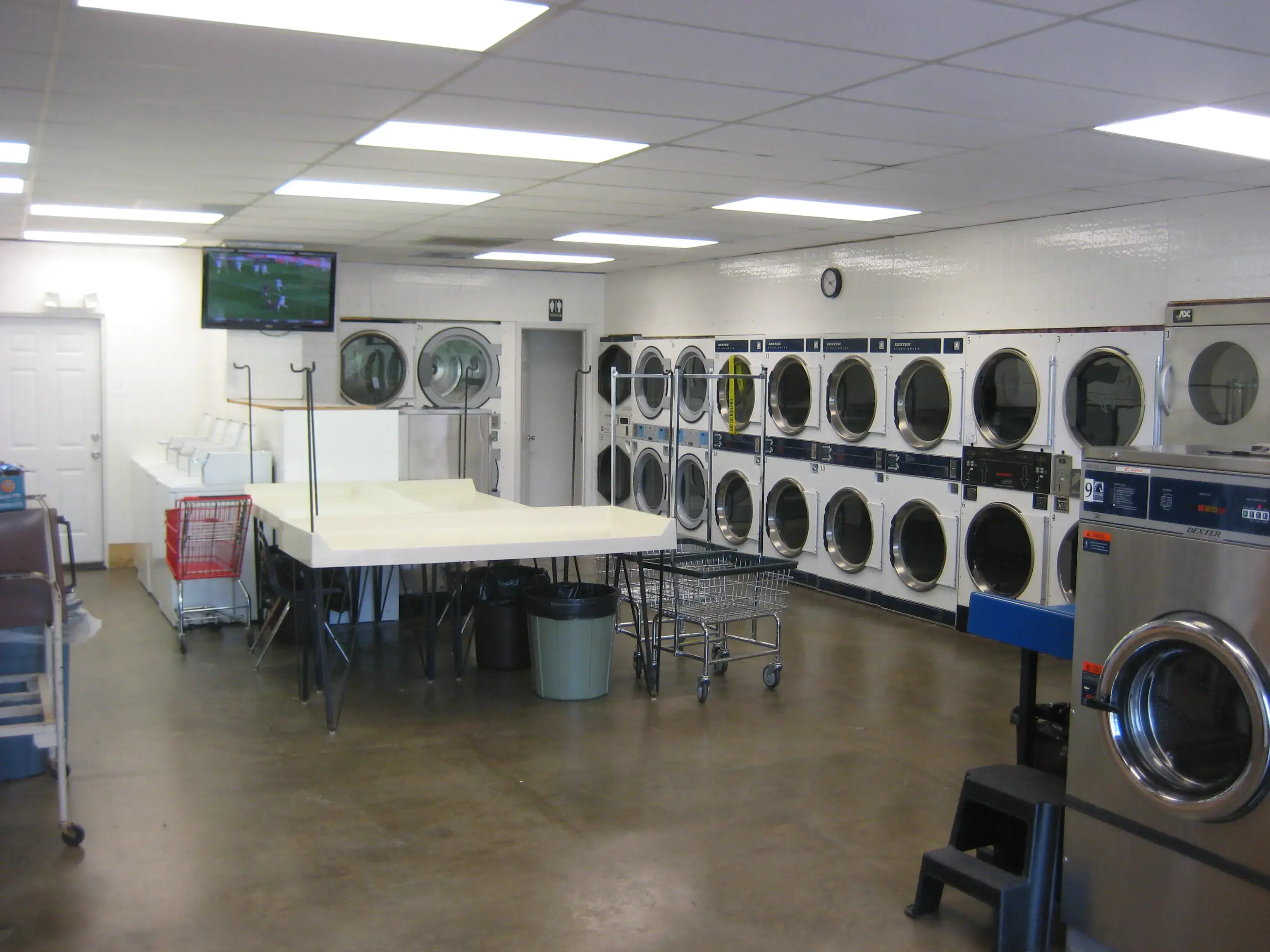 Washin Golden Springs Coin Laundry thumbnail 3