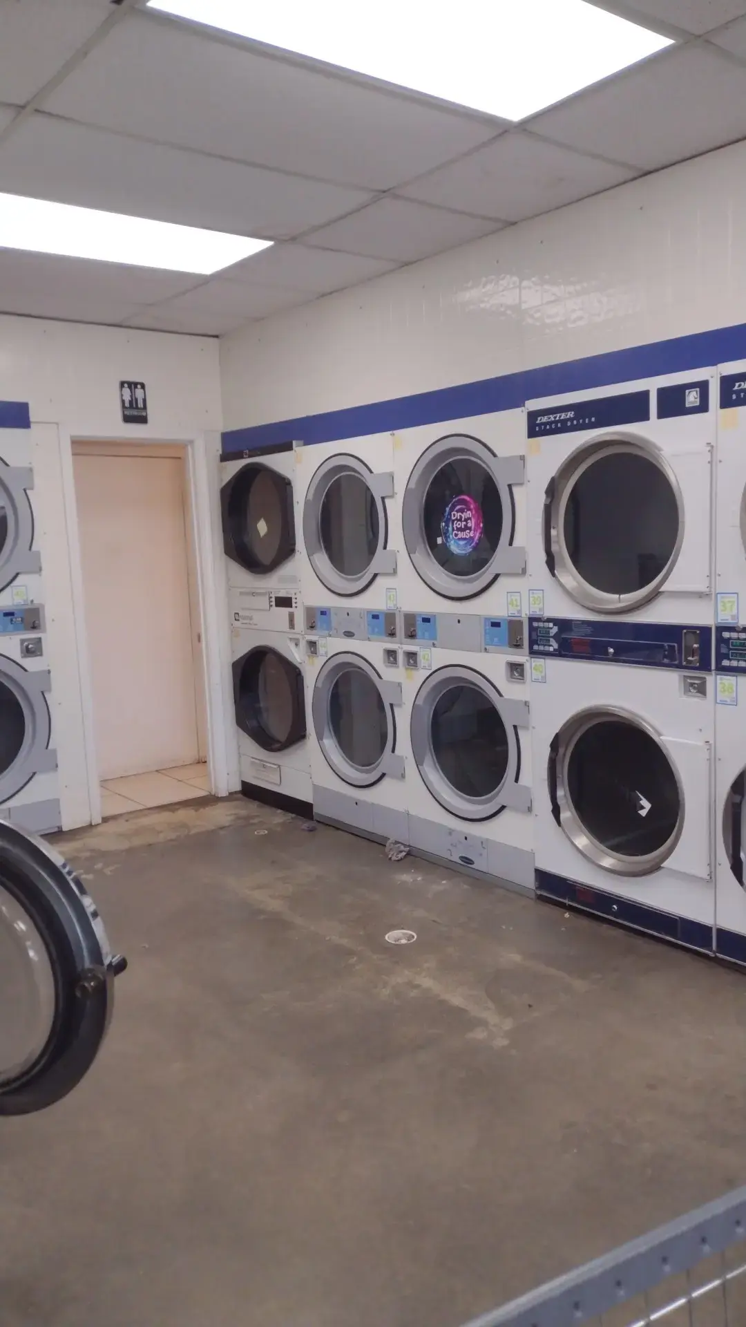 Washin Golden Springs Coin Laundry - Image 16