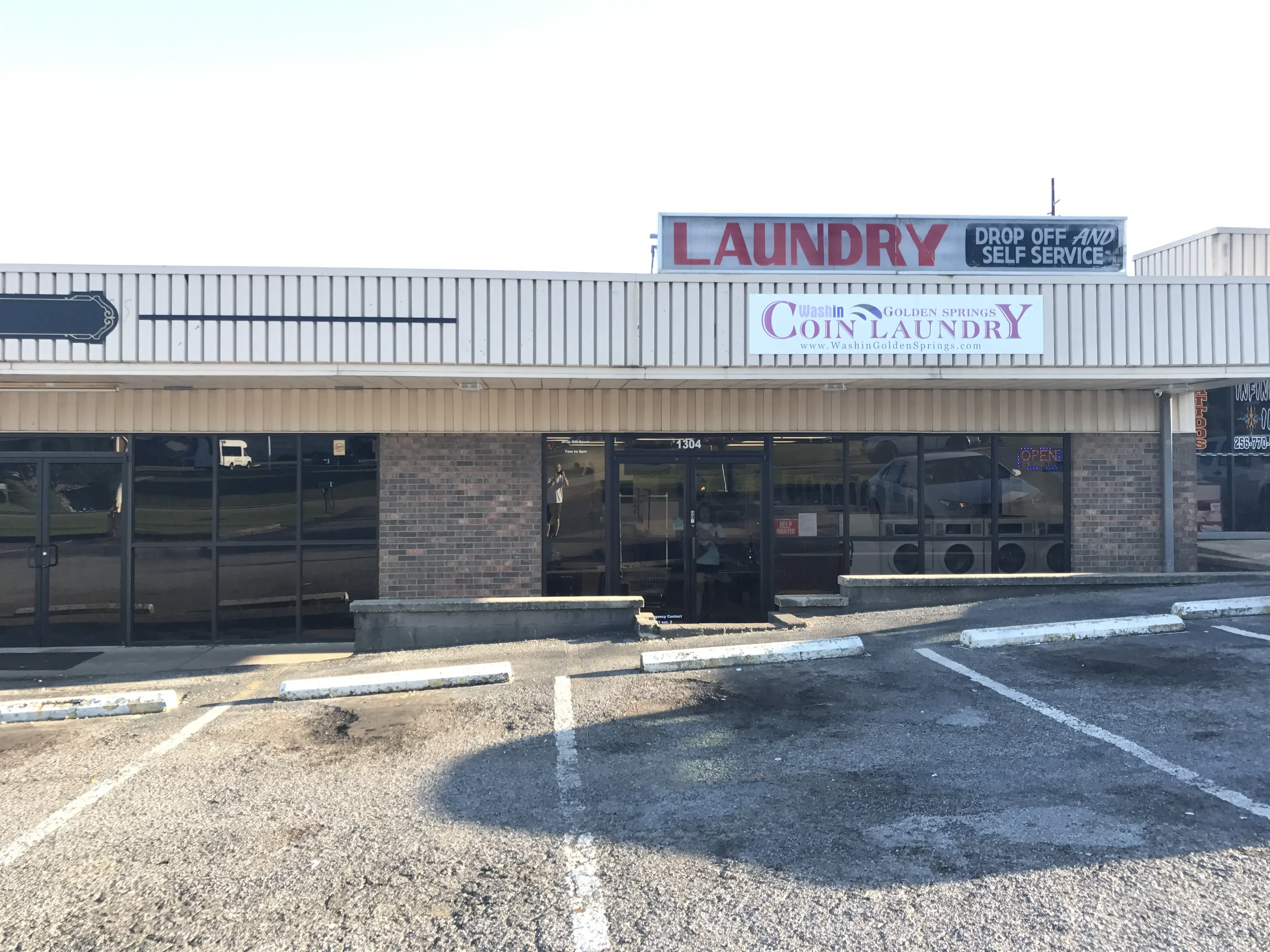 Washin Golden Springs Coin Laundry thumbnail 2