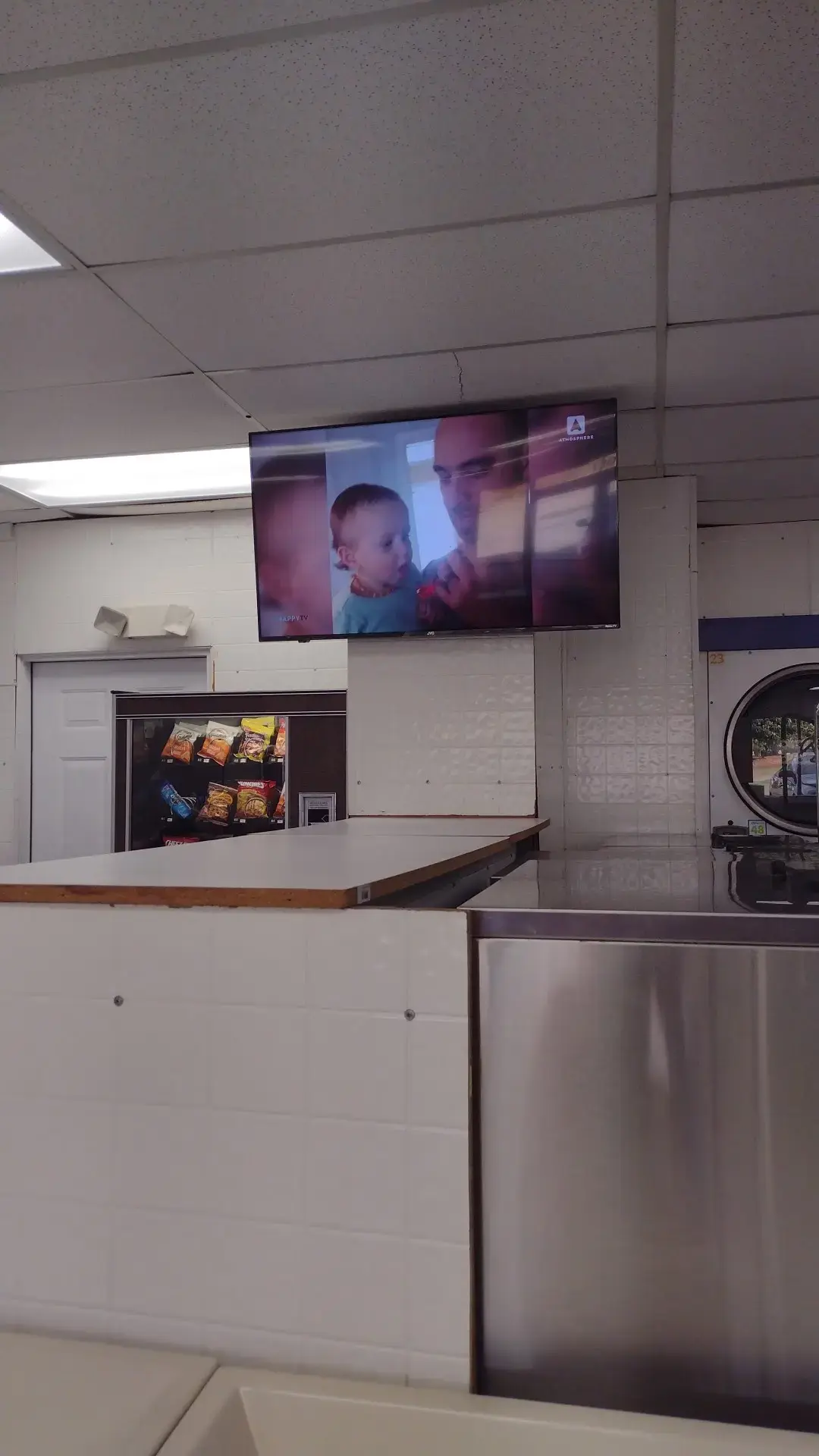Washin Golden Springs Coin Laundry thumbnail 9