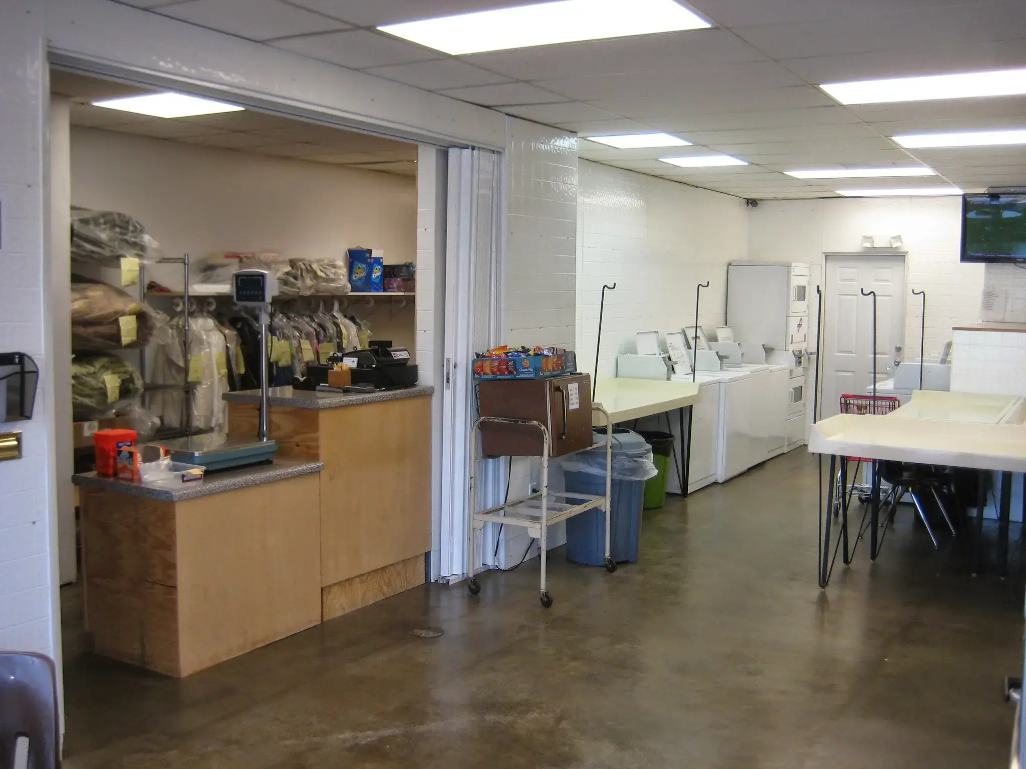 Washin Golden Springs Coin Laundry thumbnail 7