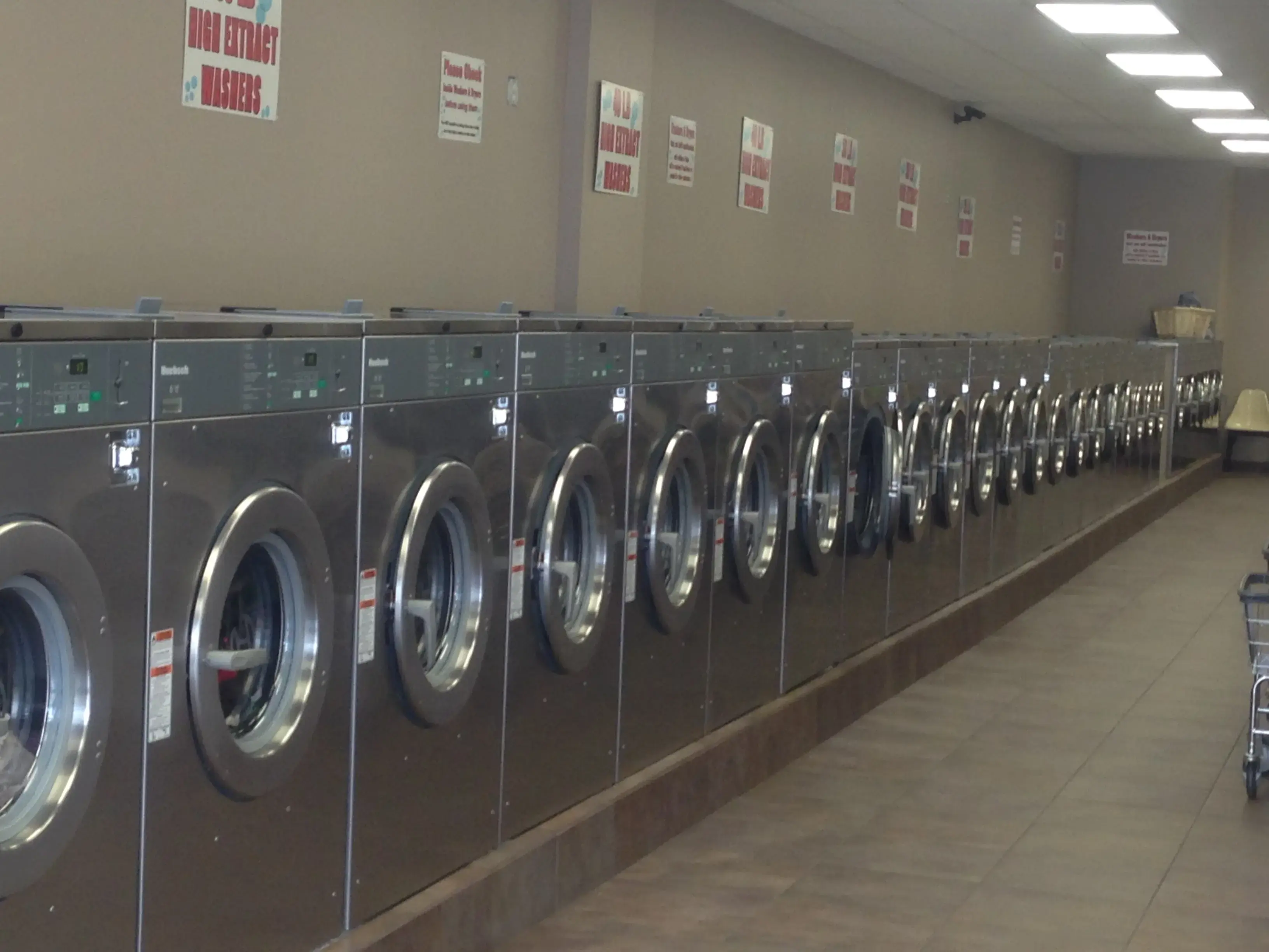 Washing Board Laundromat thumbnail 6