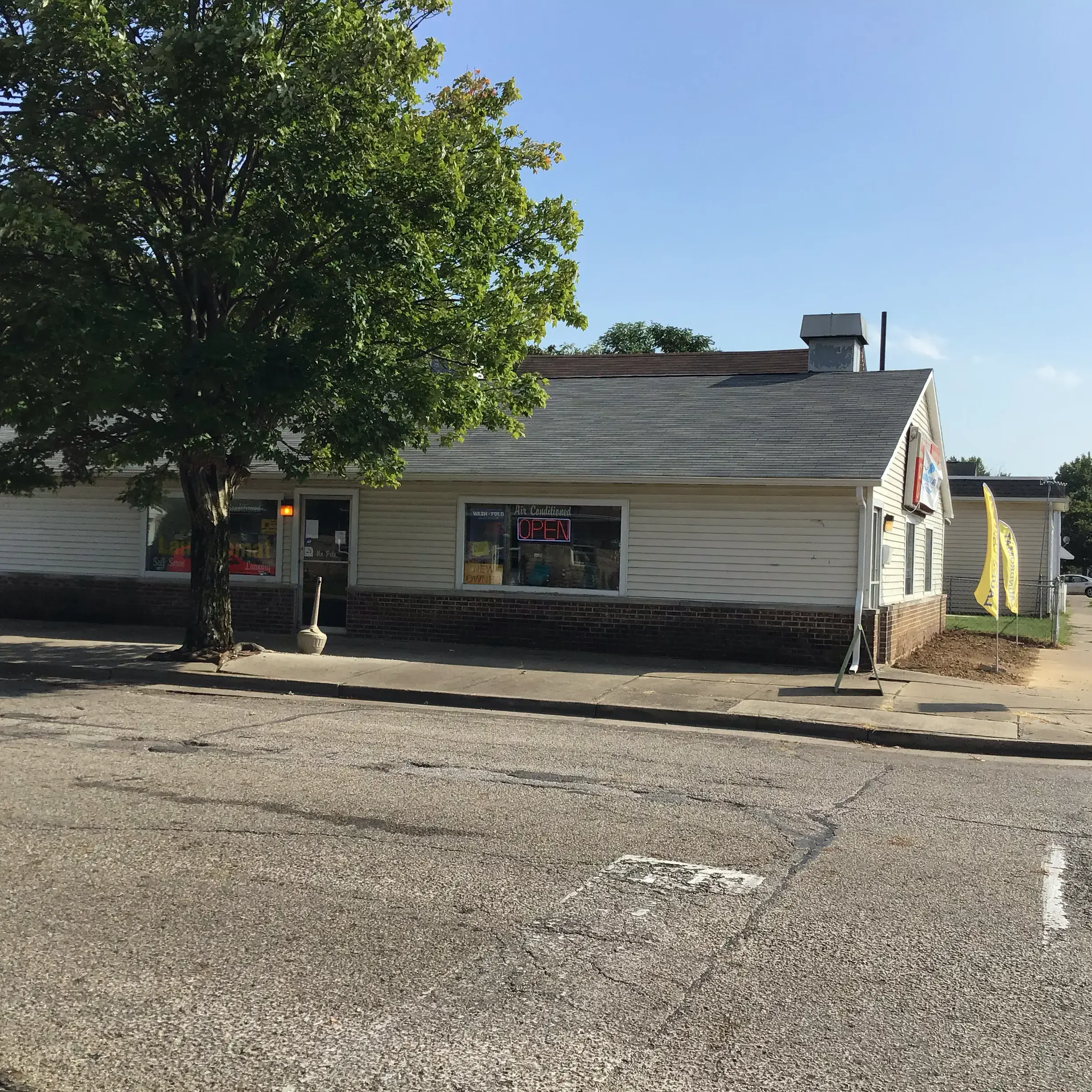 Washington Ave Express Laundromat - Image 2