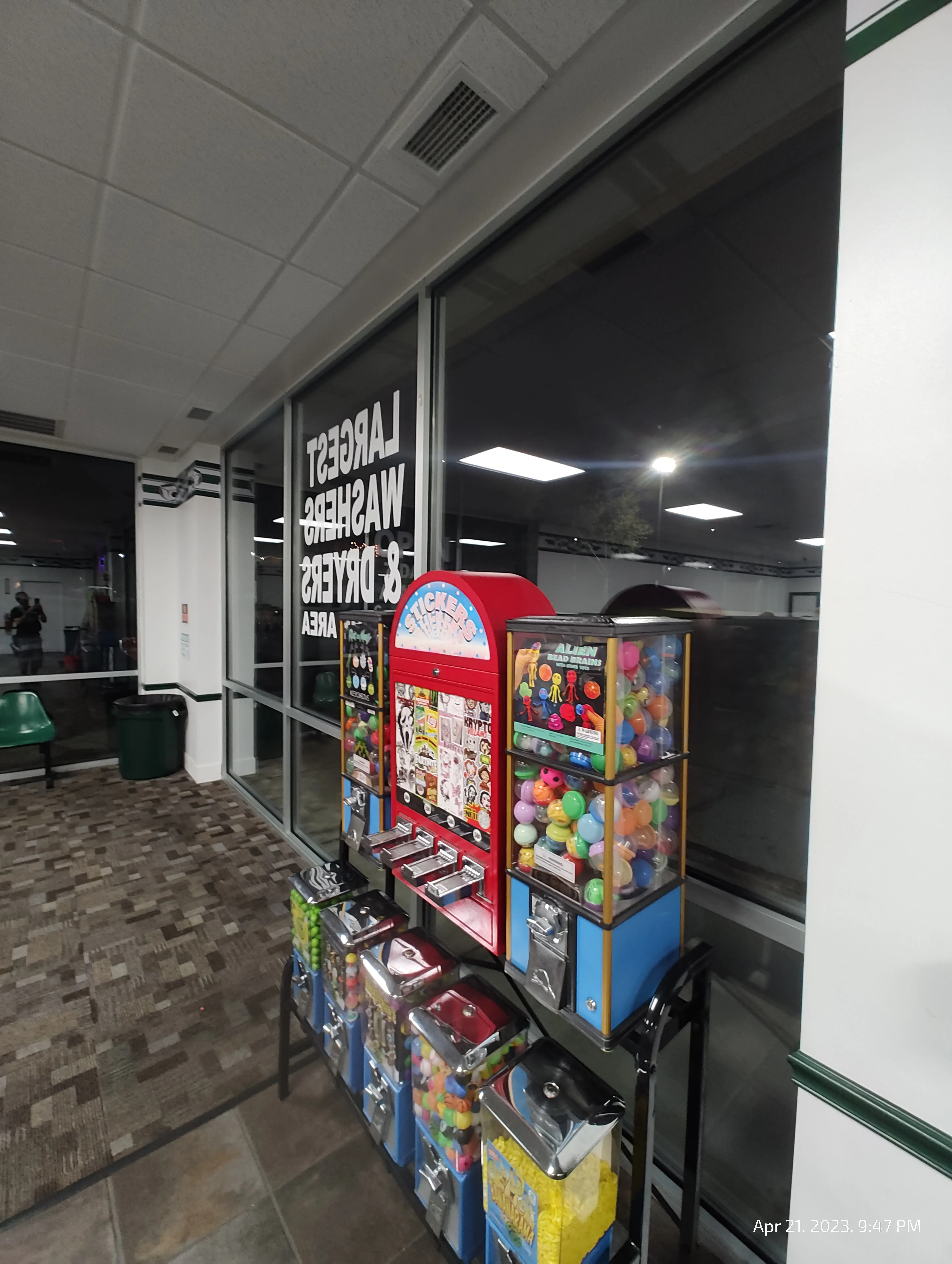 Washington Laundromat - Image 15