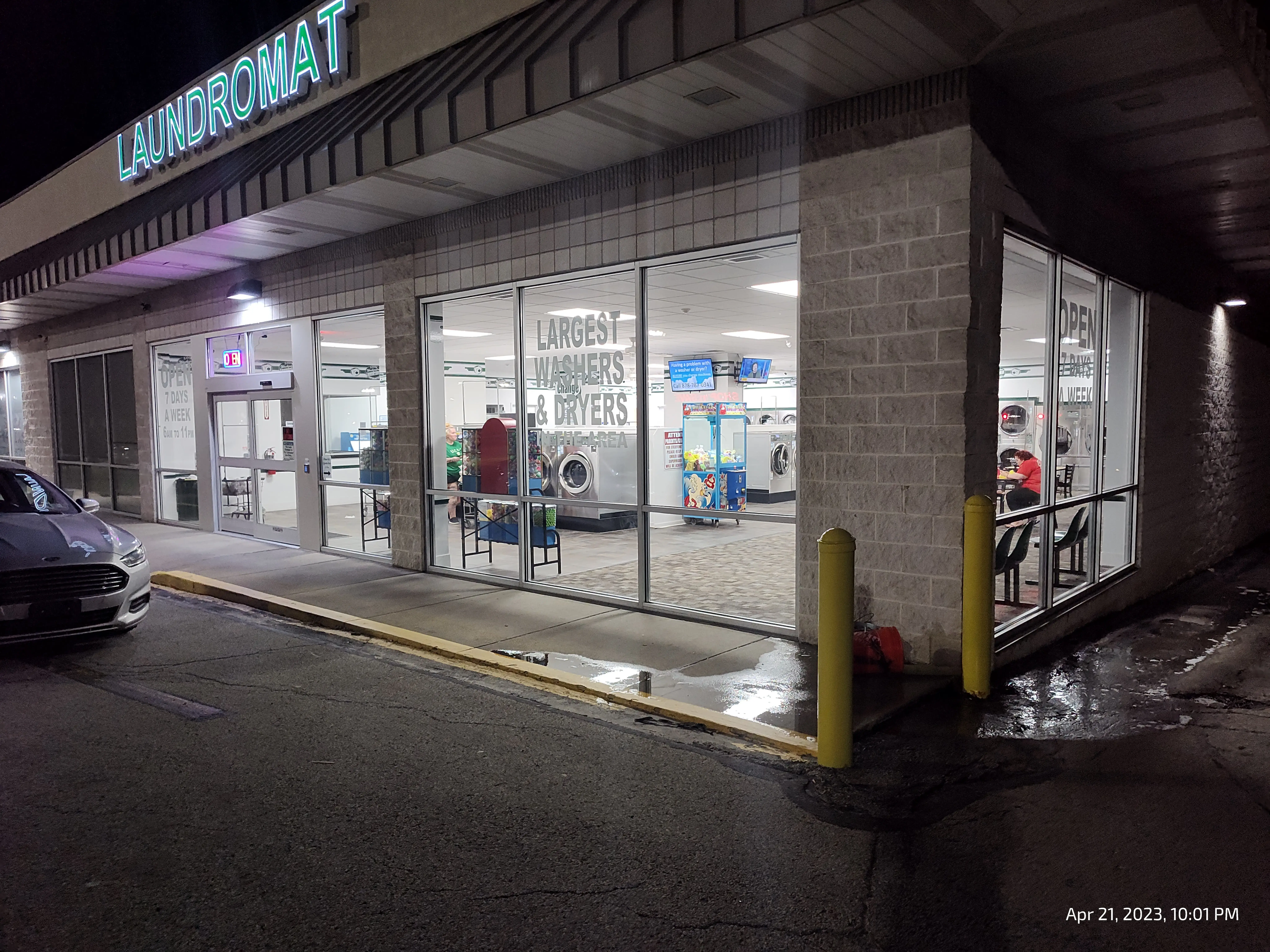 Washington Laundromat - Image 8