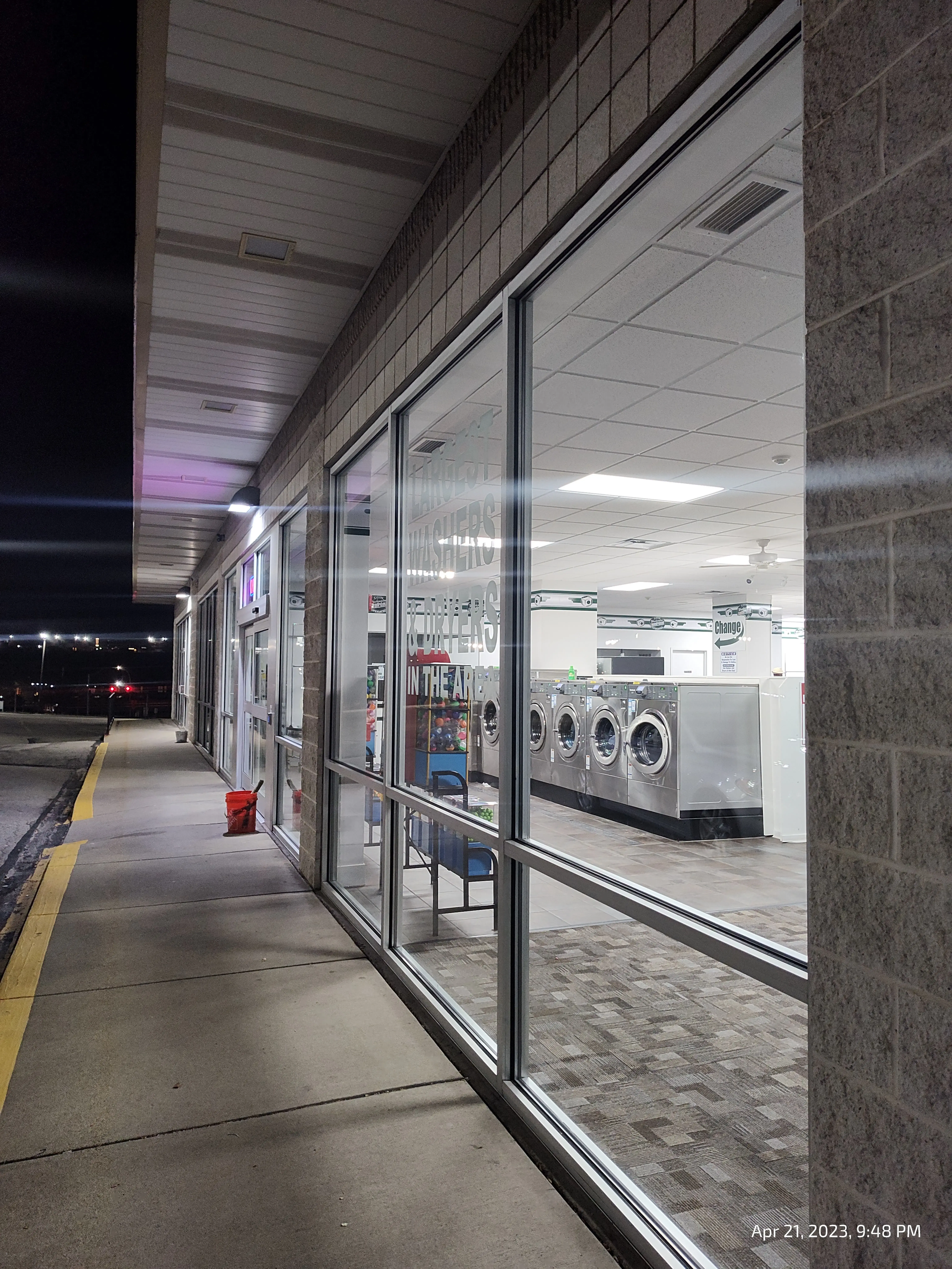 Washington Laundromat - Image 11