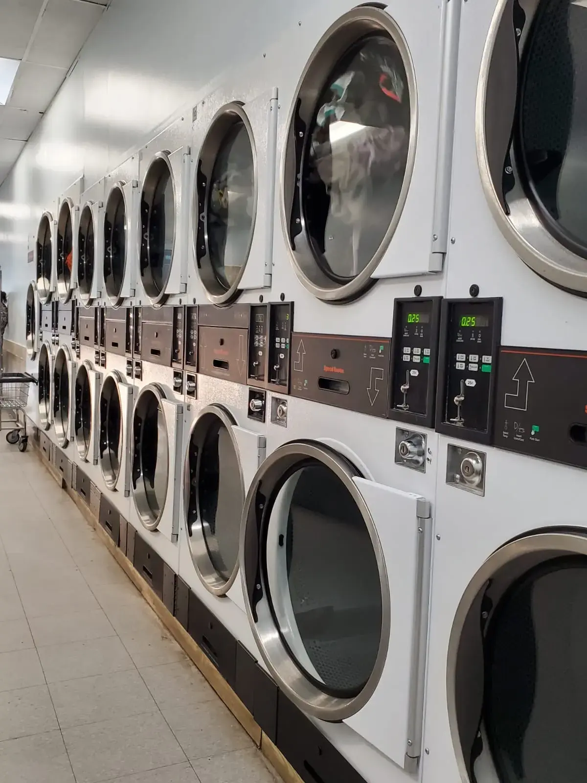 Washland Laundromat - Image 19