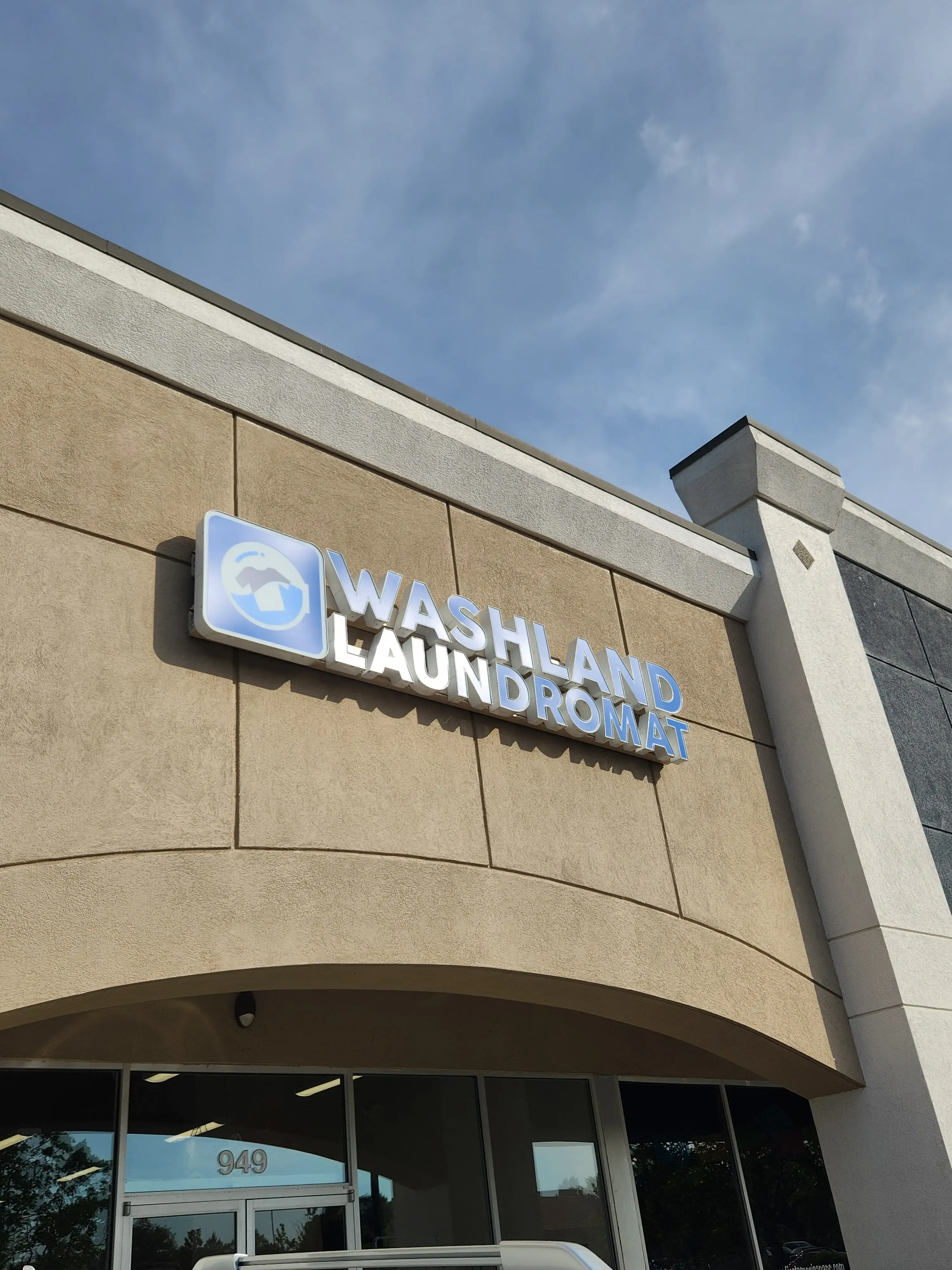 WashLand Laundromat - Image 5