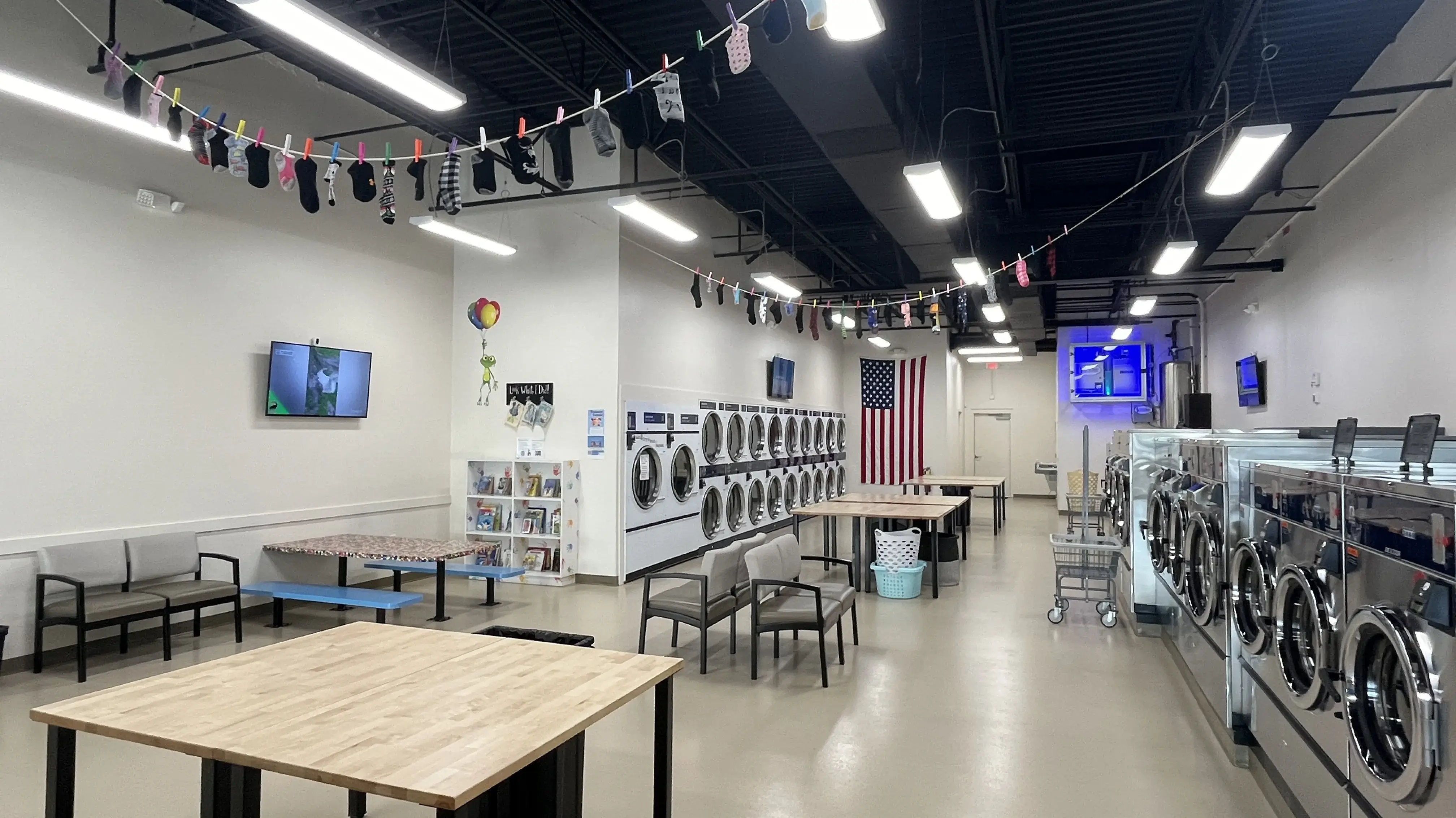 WashLand Laundromat - Image 12