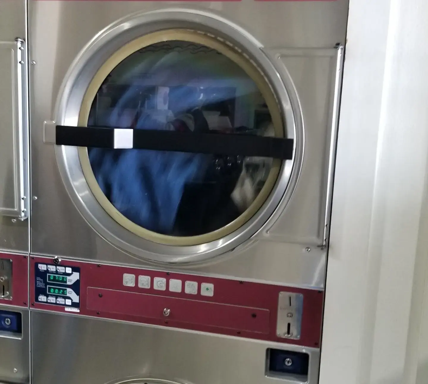 WashTime Laundry - Image 13