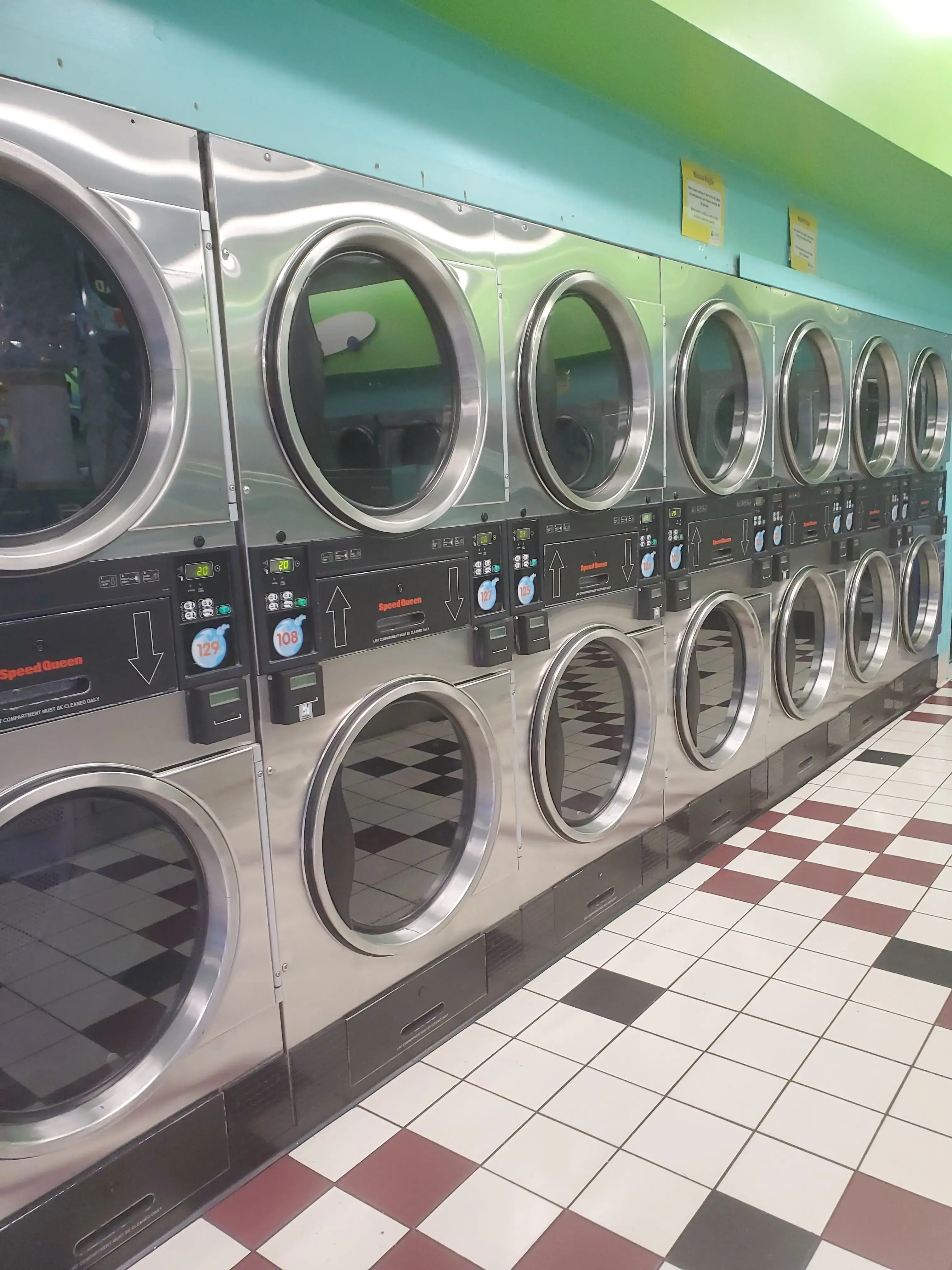 WashTime on Fullerton - Image 6