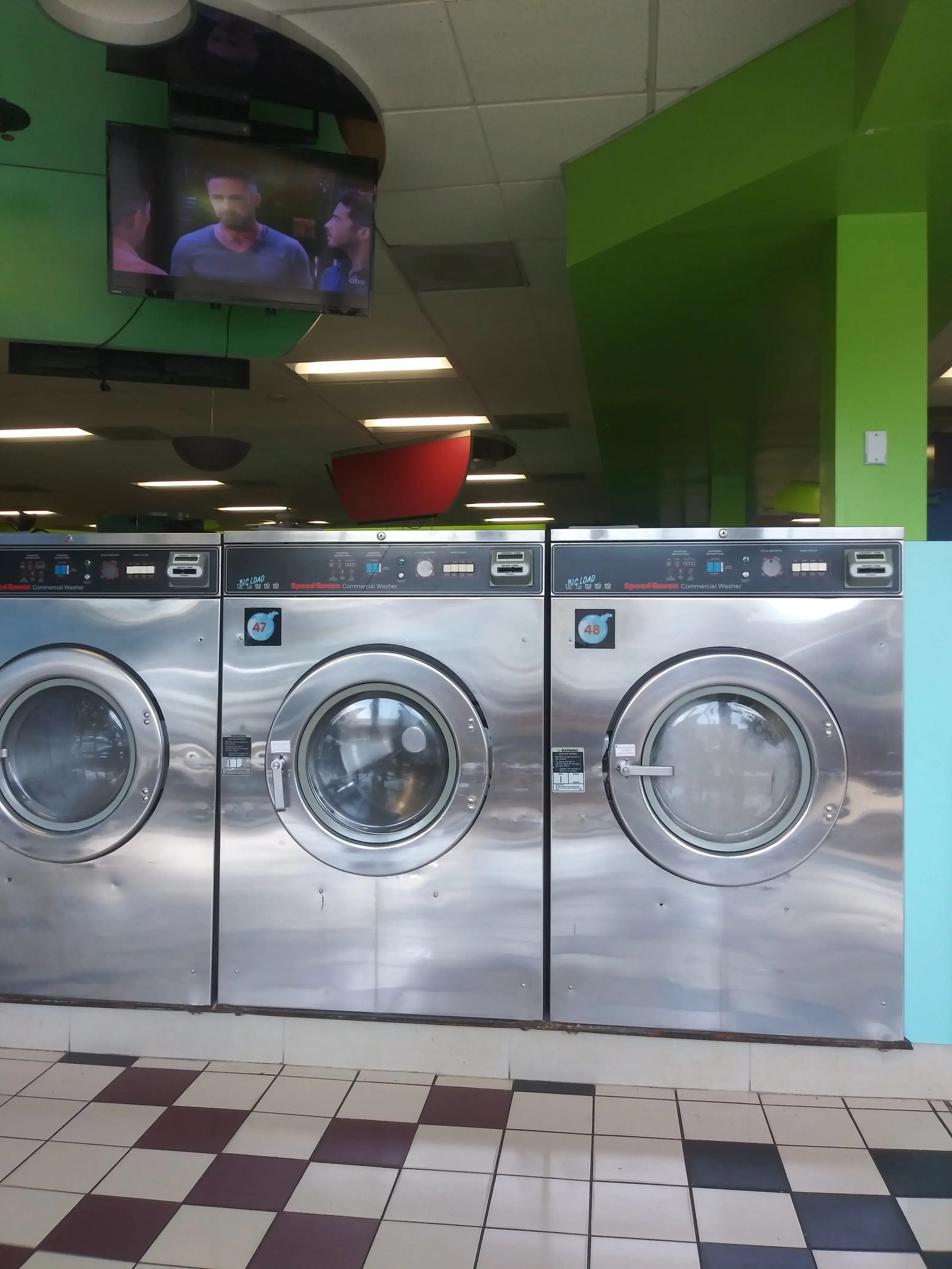 WashTime on Fullerton - Image 3