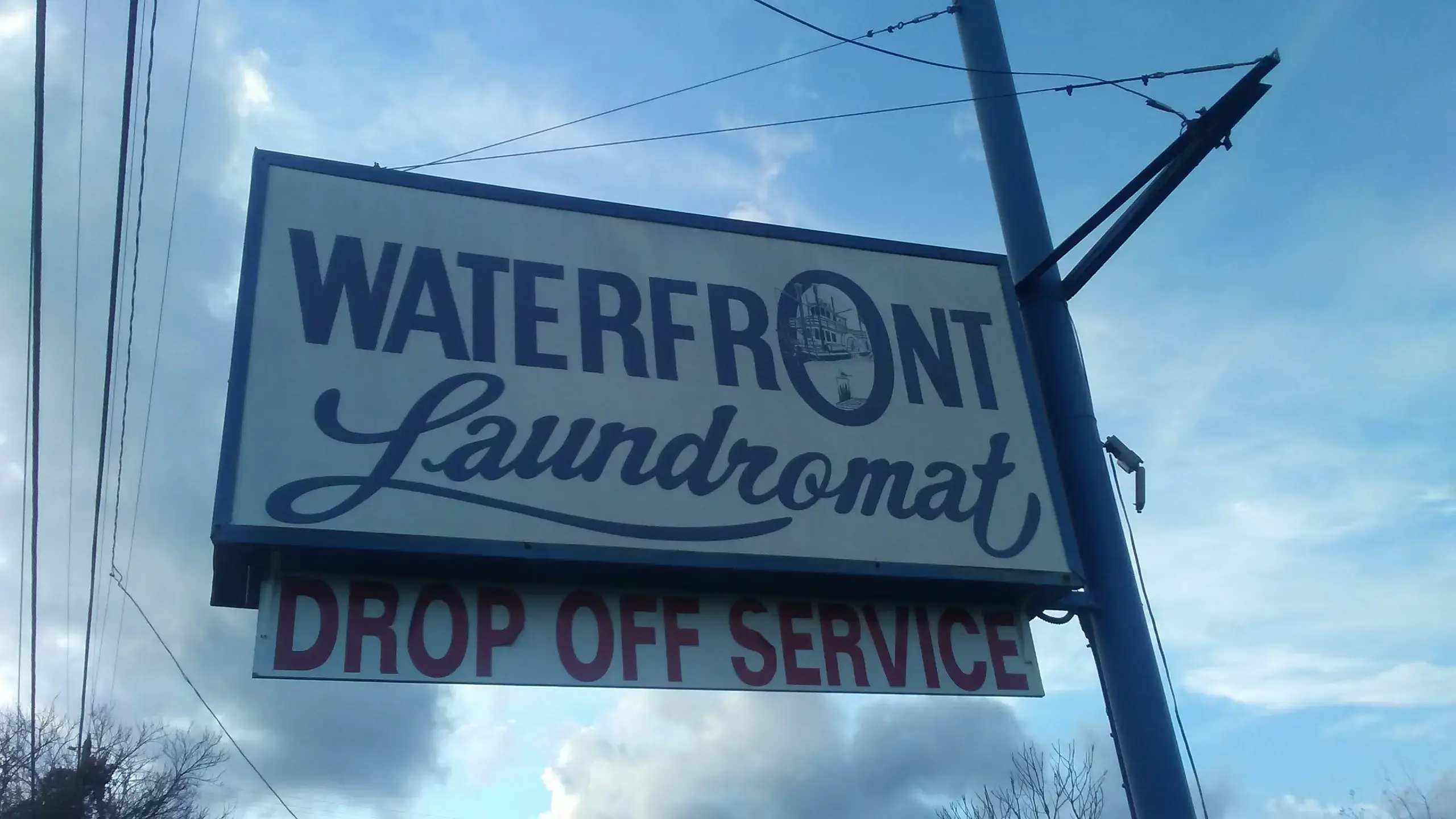 Waterfront Laundromat thumbnail 13