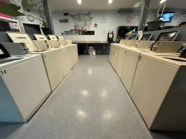 Waterfront Laundromat thumbnail 6