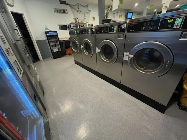 Waterfront Laundromat - Image 3