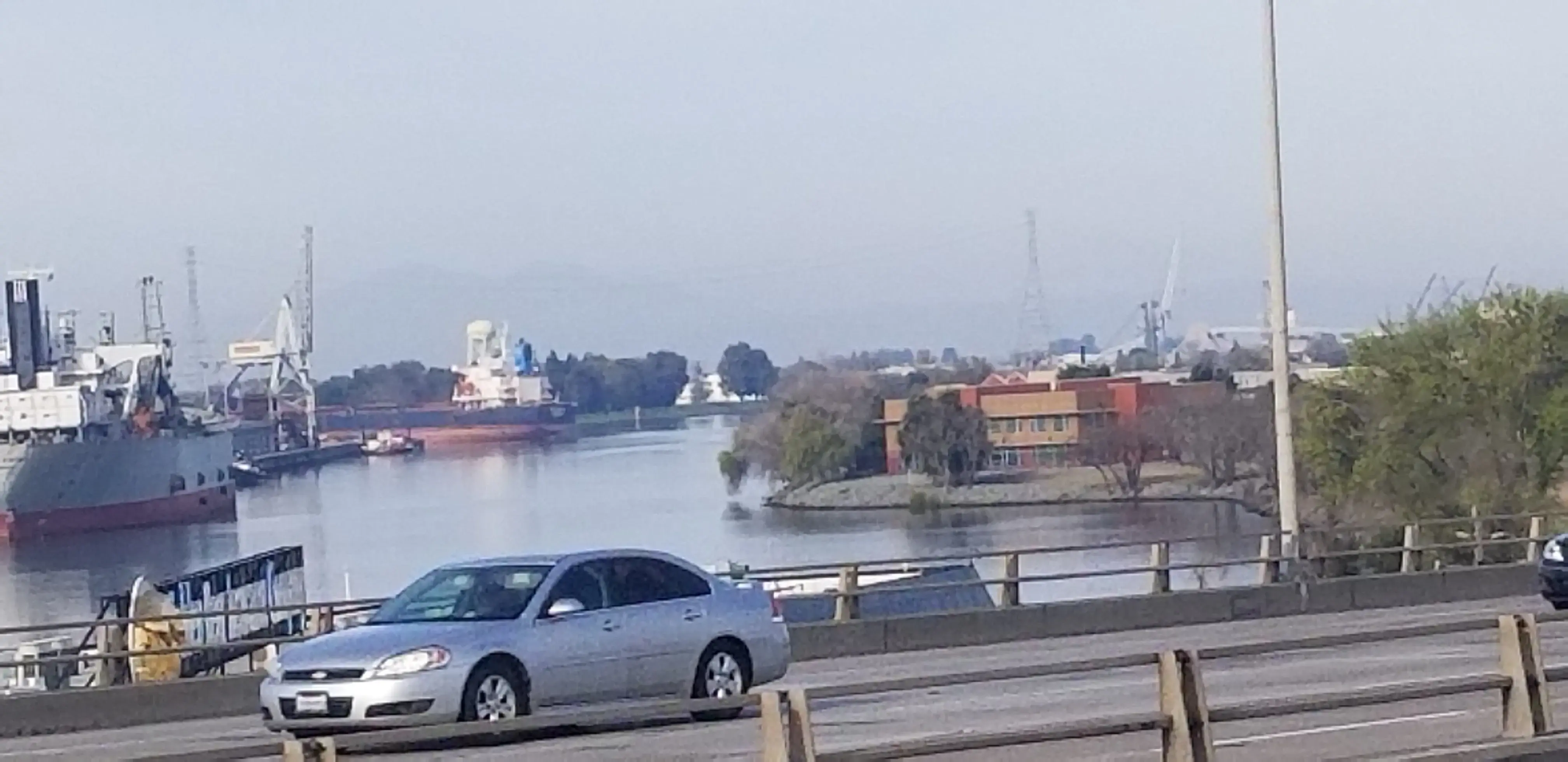 Waterfront Laundromat - Image 11