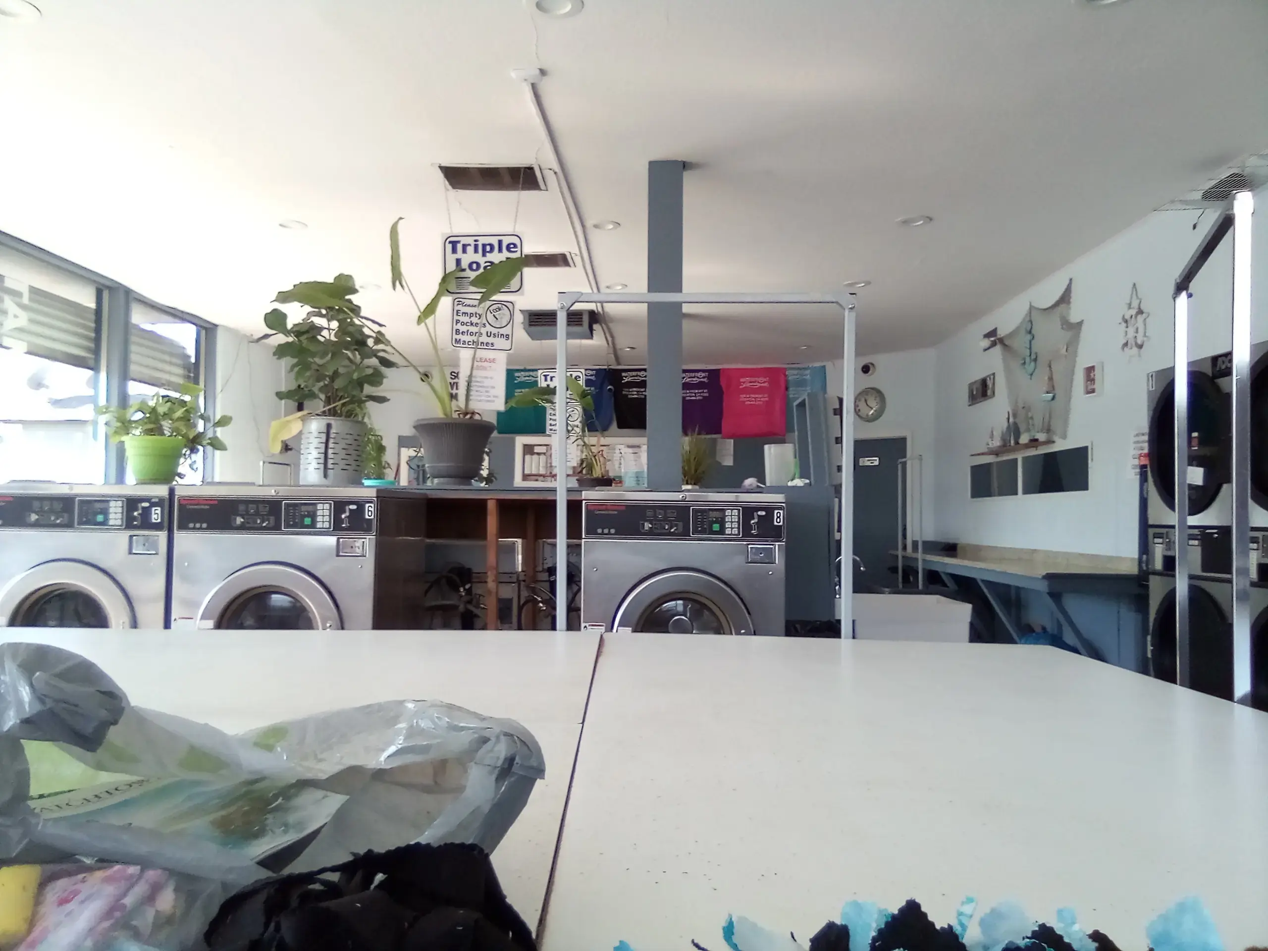 Waterfront Laundromat thumbnail 8