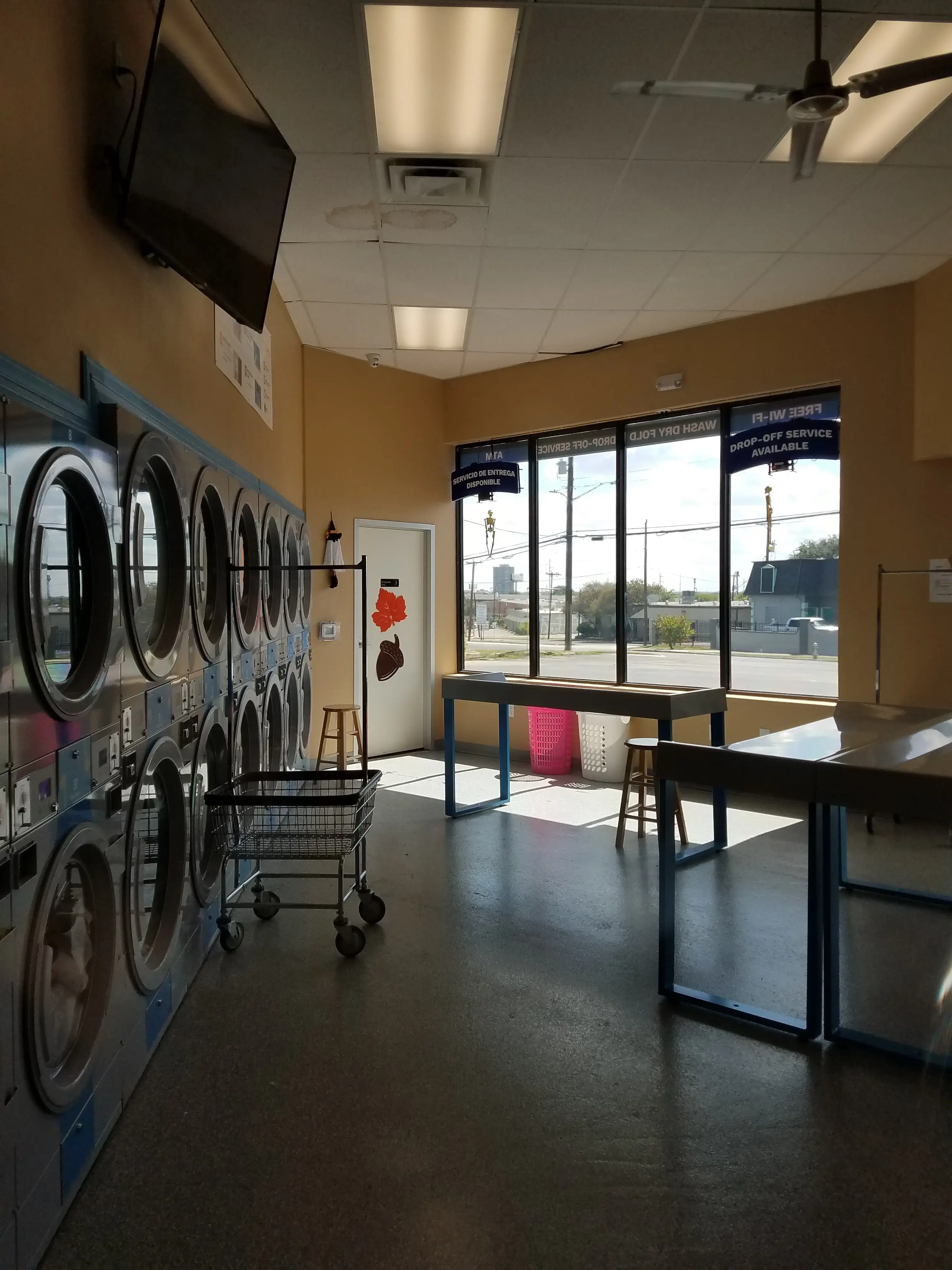 WaveMAX Laundry - San Antonio Jackson Keller thumbnail 3