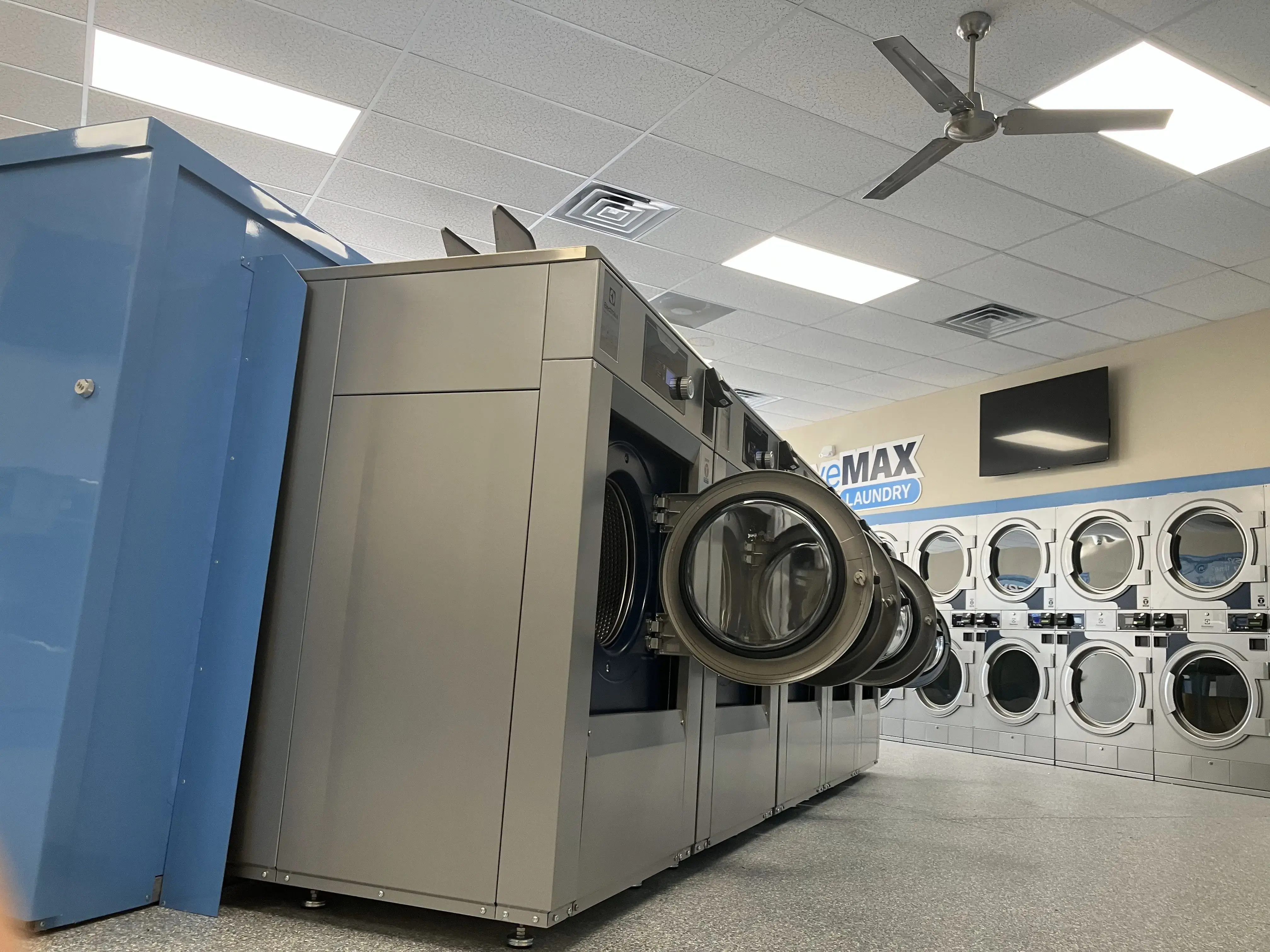 WaveMAX Laundry Bedford thumbnail 4