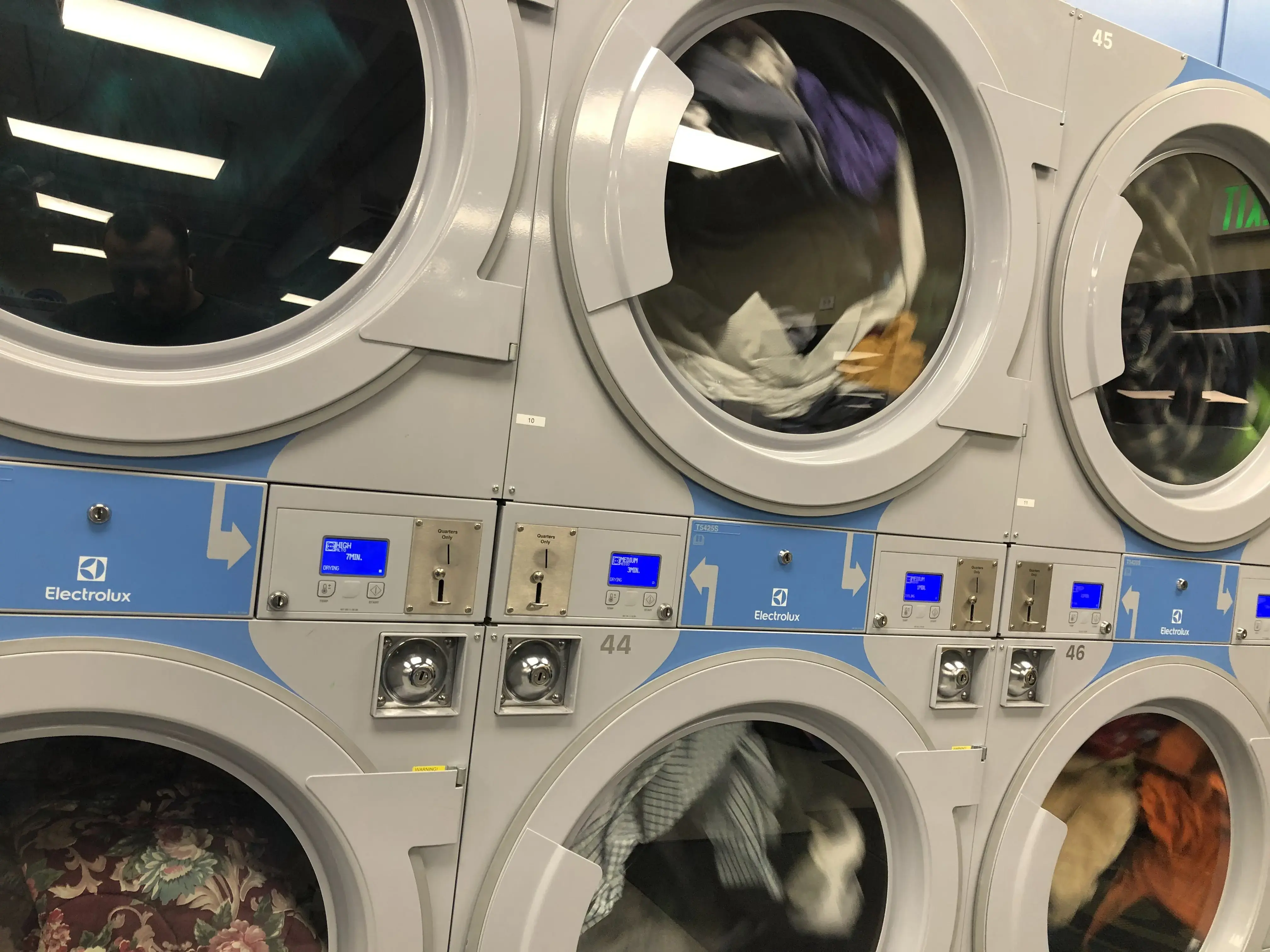 WaveMAX Laundry Denver Hampden Ave - Image 17