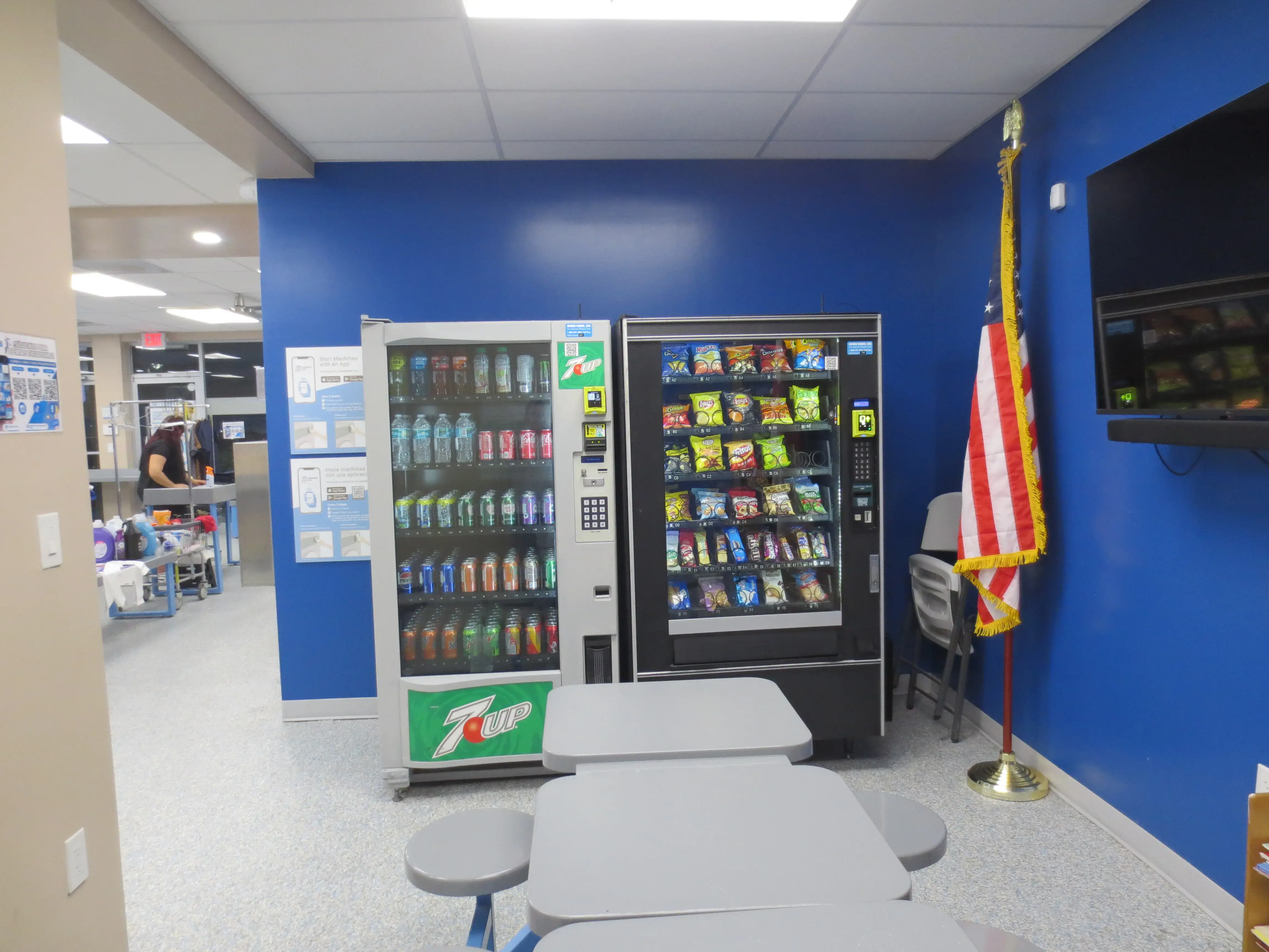 WaveMAX Laundry Hialeah, FL thumbnail 4
