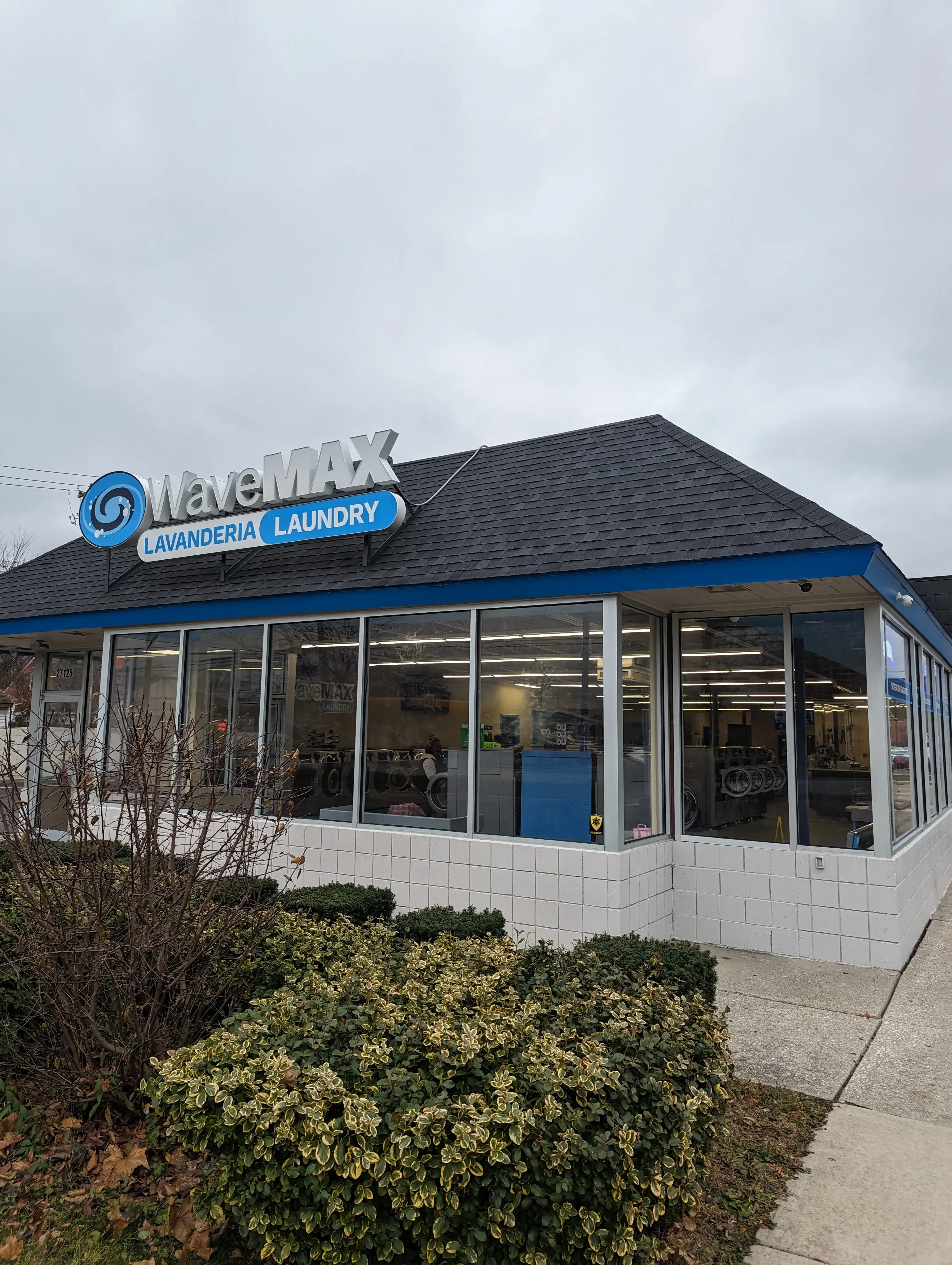 Wavemax Laundry Inkster, MI thumbnail 9