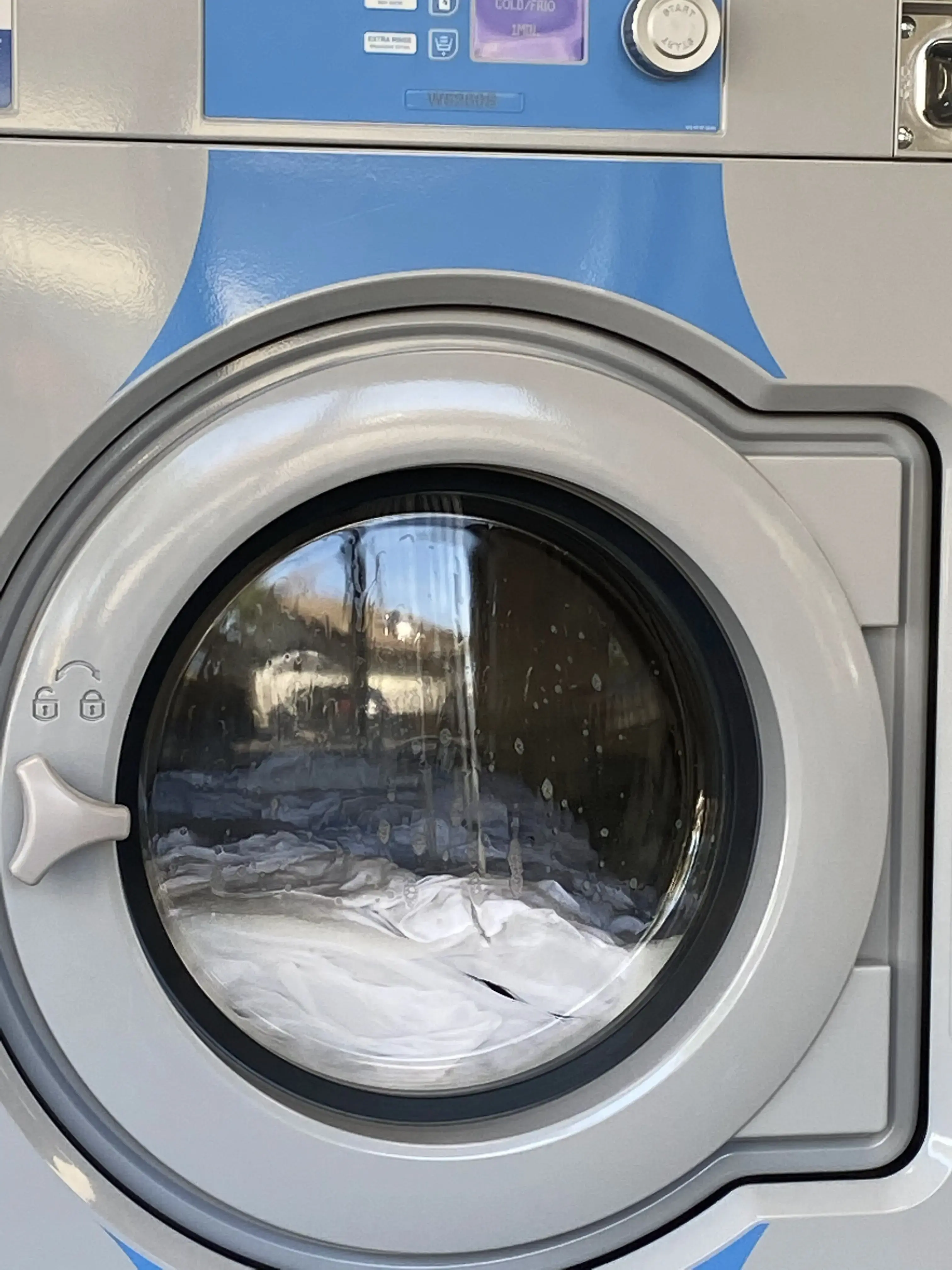 WaveMax Laundry Lakewood - Image 11