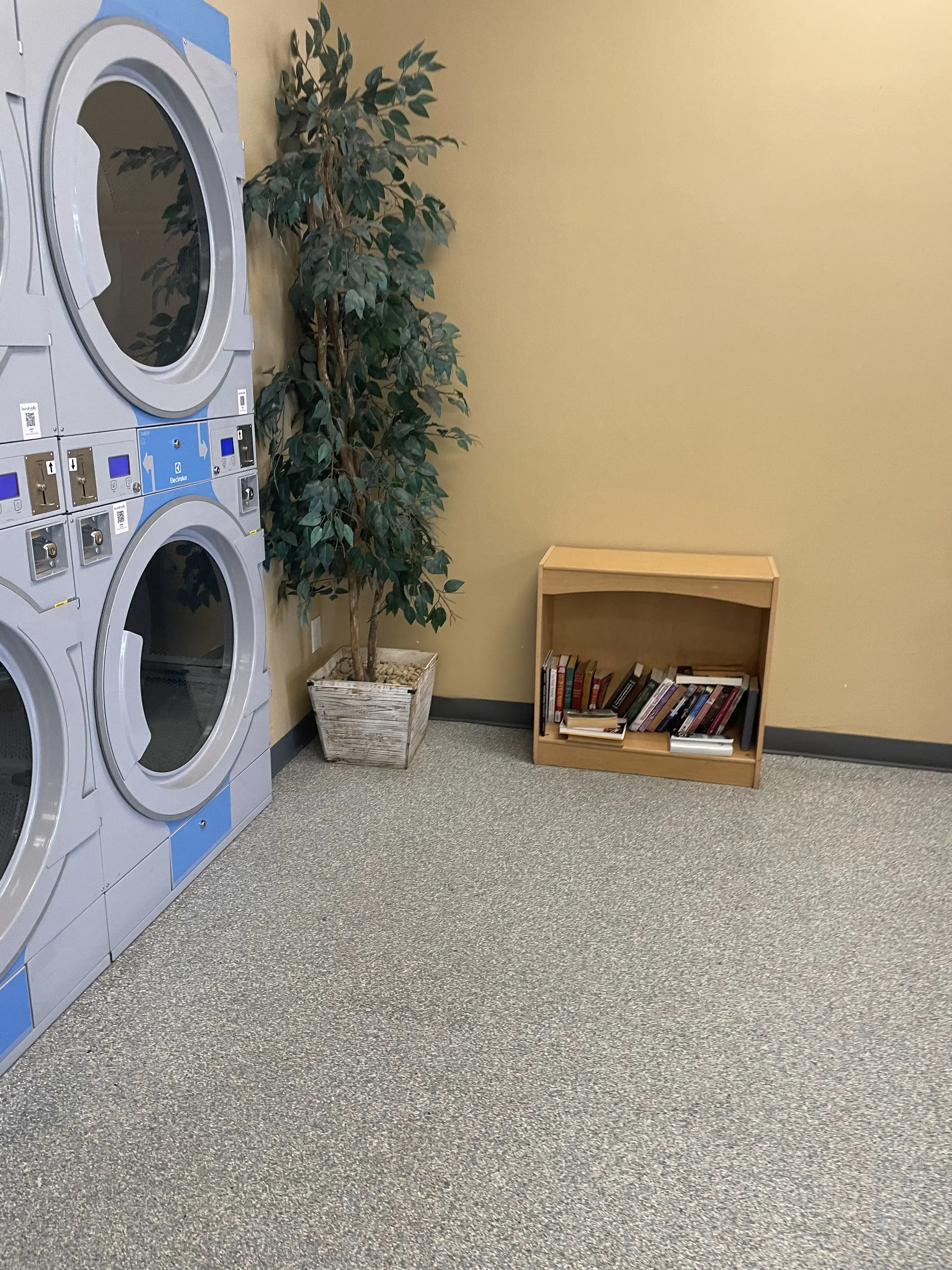 WaveMAX Laundry Lansing, MI - Image 4