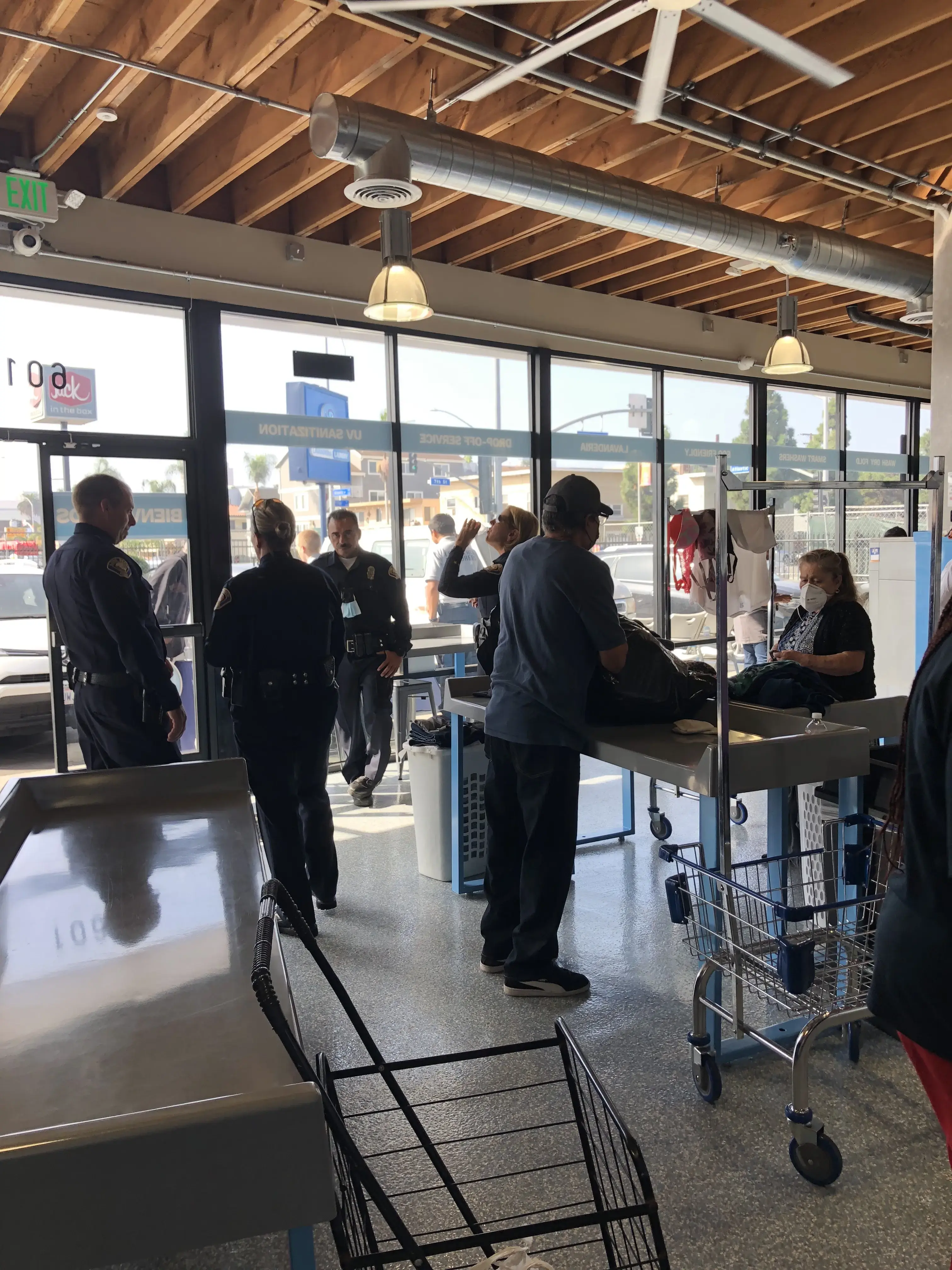 Wavemax Laundry Long Beach, CA - Image 8