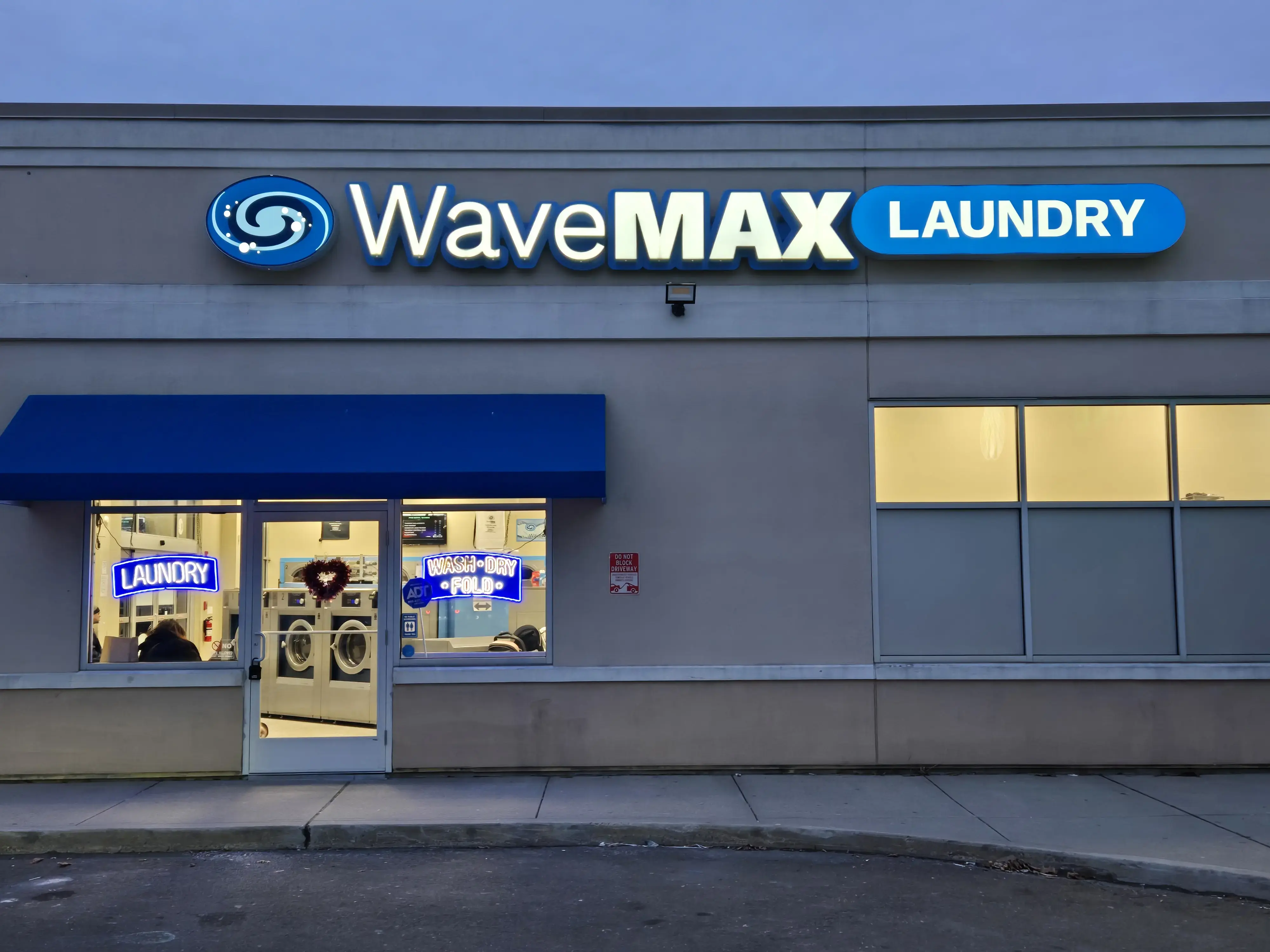 Wavemax Laundry New Haven, CT thumbnail 3