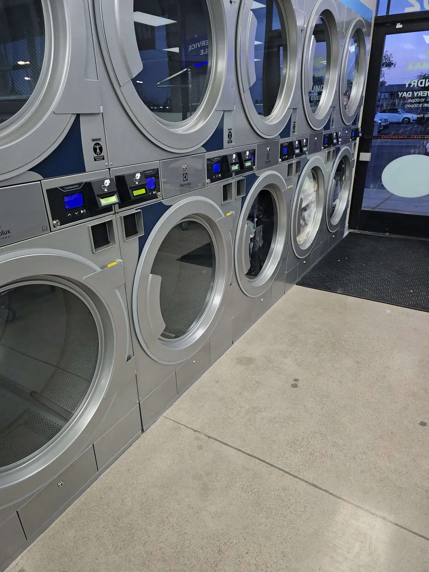 Wavemax Laundry Peoria AZ - Image 18