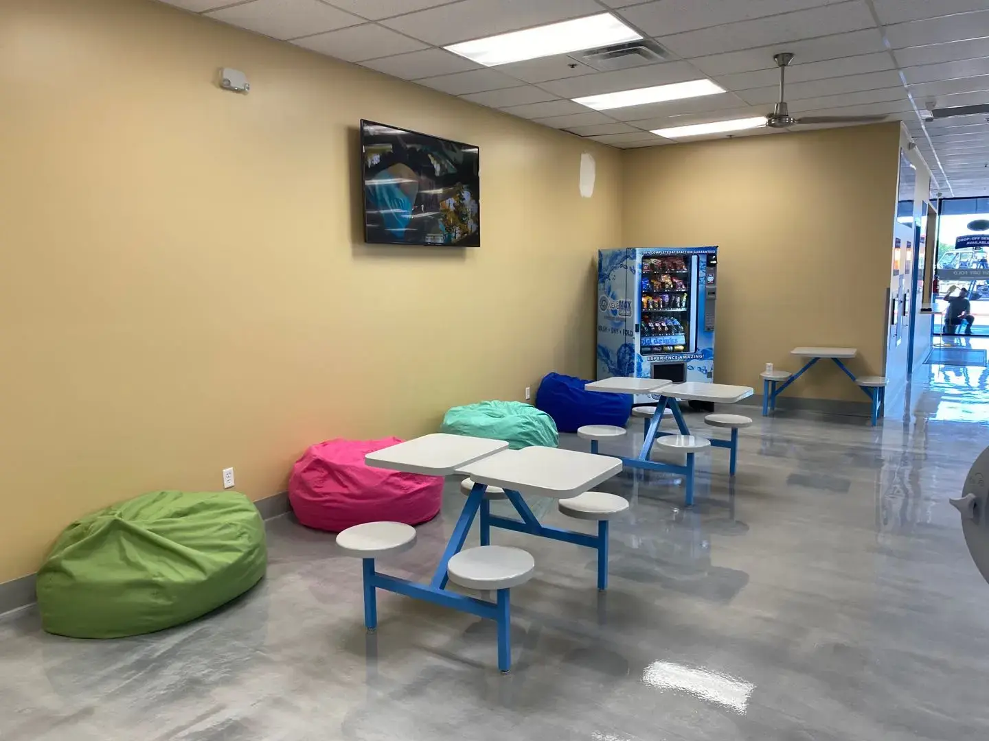 WaveMAX Laundry Phoenix - Image 3