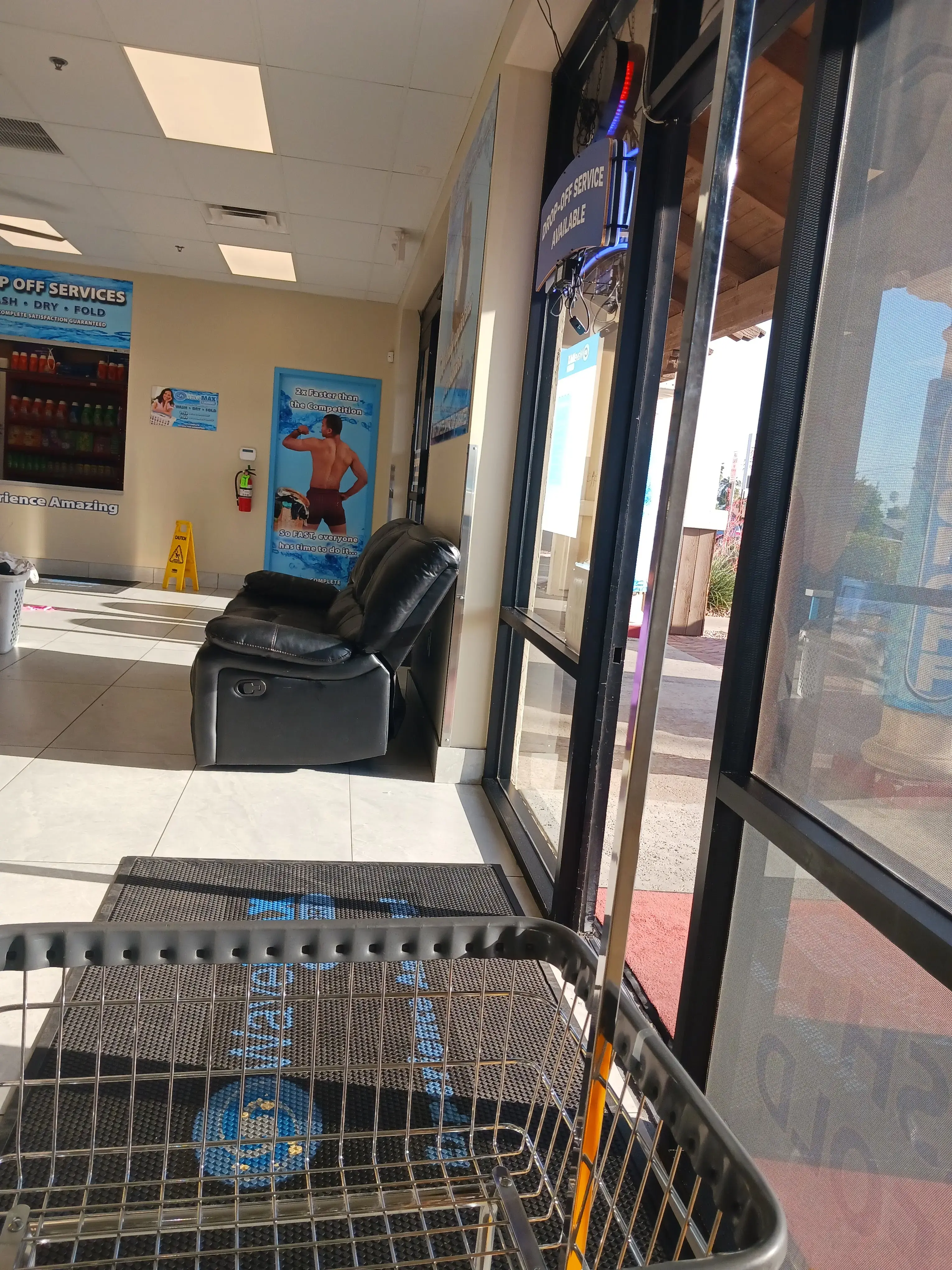 WaveMAX Laundry Phoenix - Image 2