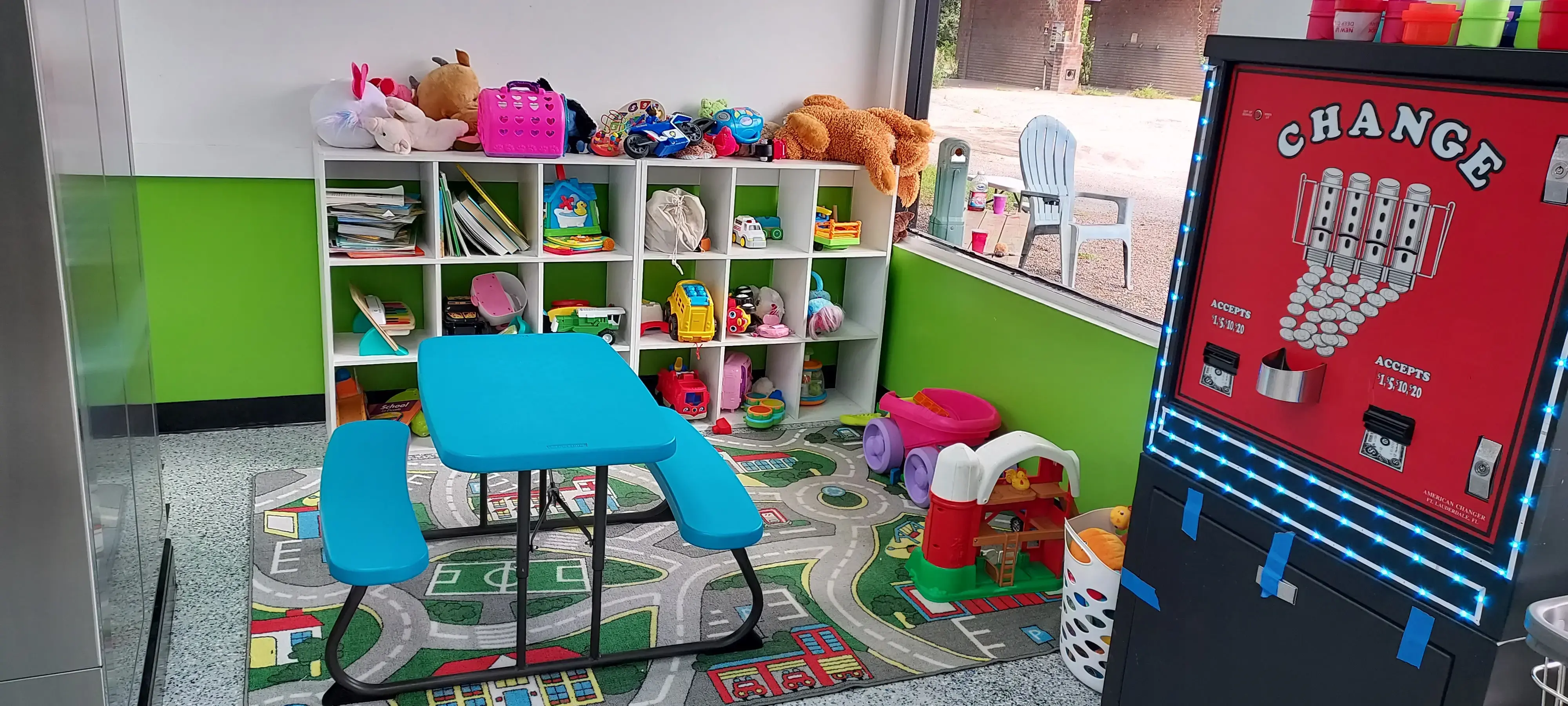 We Fold Laundromat - Image 2