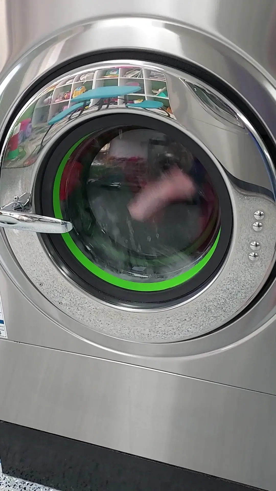 We Fold Laundromat - Image 20