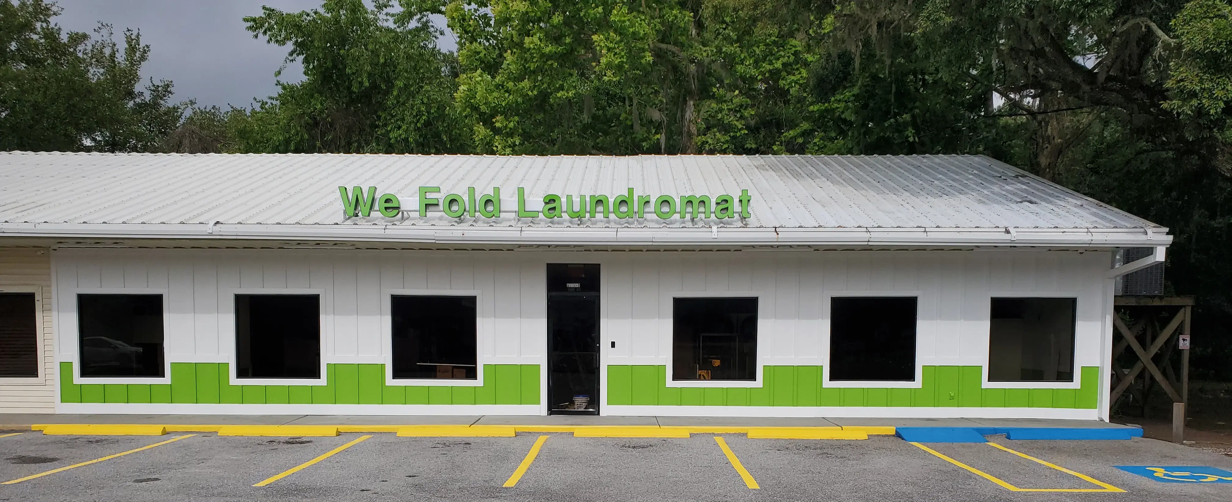We Fold Laundromat - Image 4