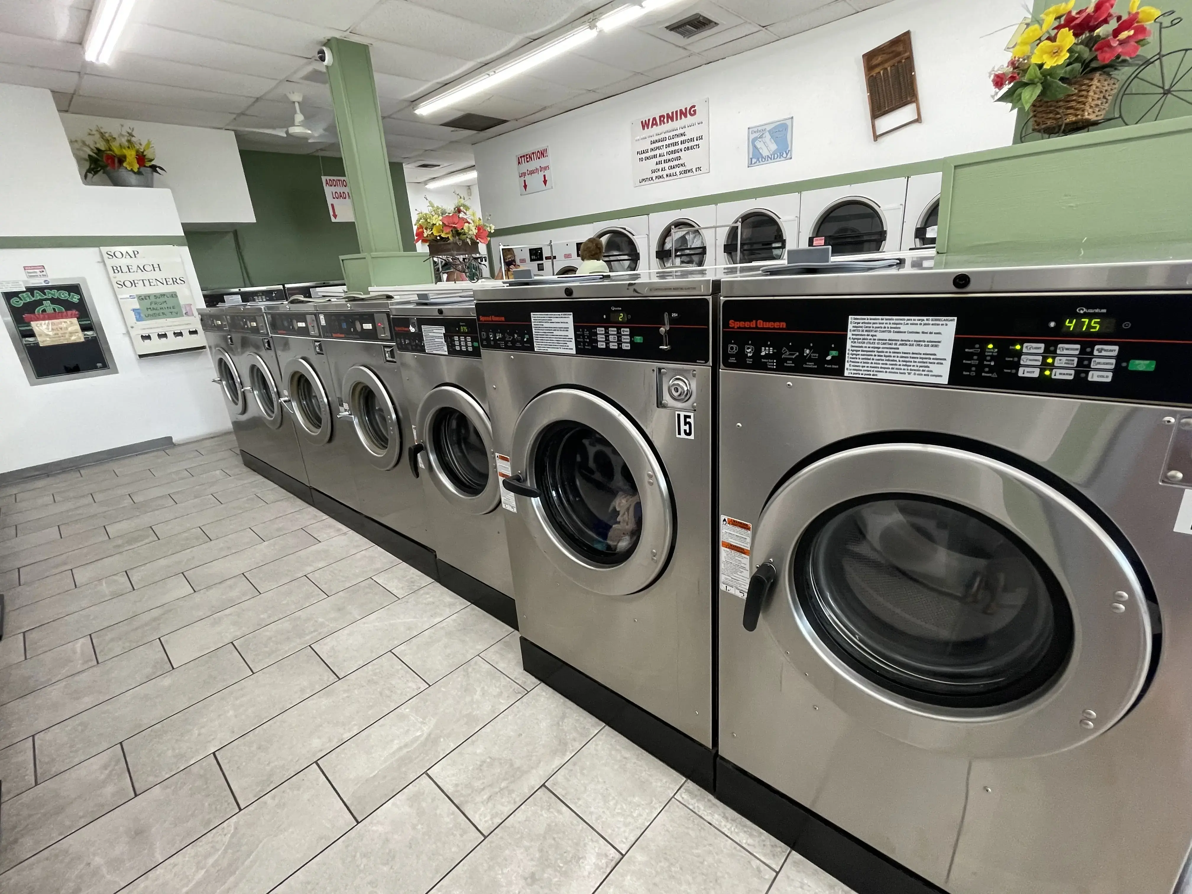 Weaver's Corner Laundromat thumbnail 18