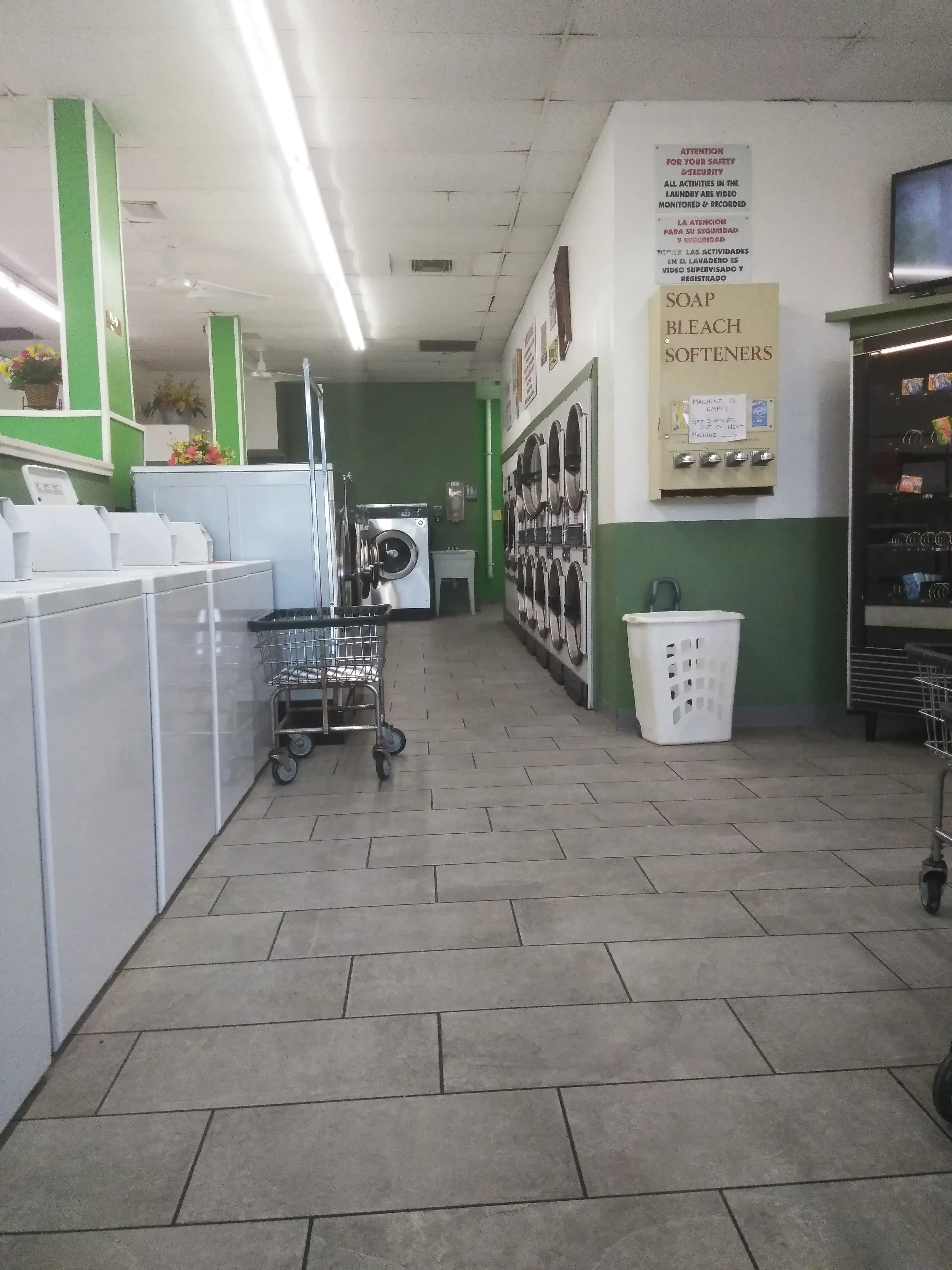 Weaver's Corner Laundromat thumbnail 3