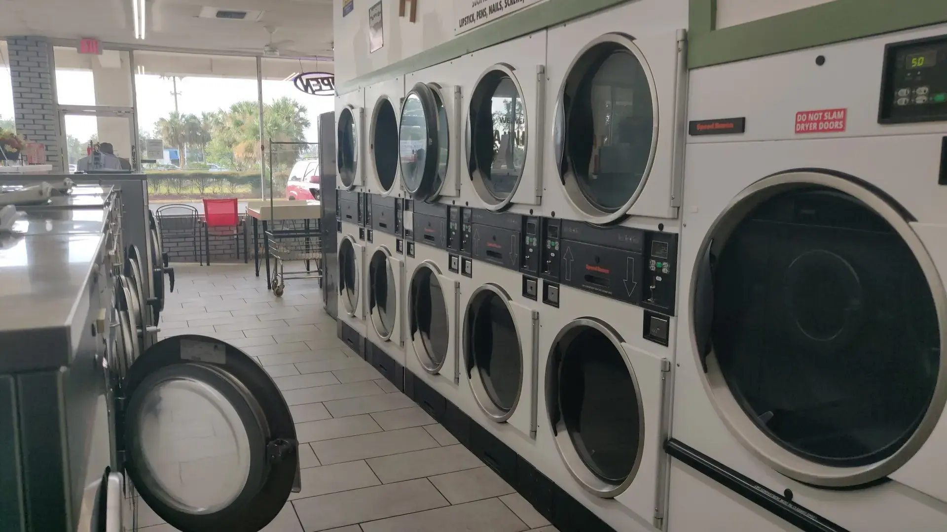 Weaver's Corner Laundromat location